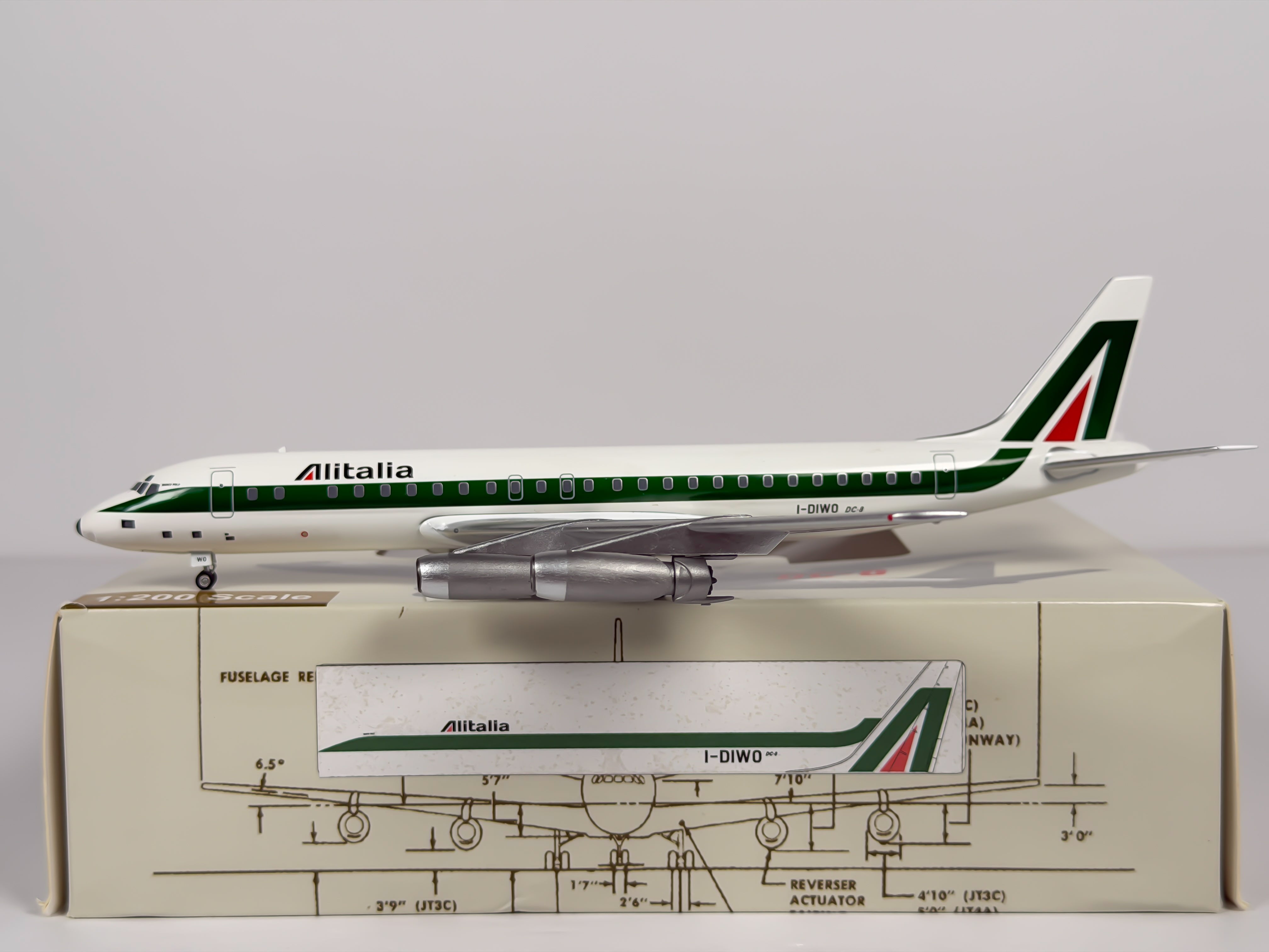 Alitalia Douglas DC-8-50 1:200 Aeroclassics I-DIWO (AC219895)