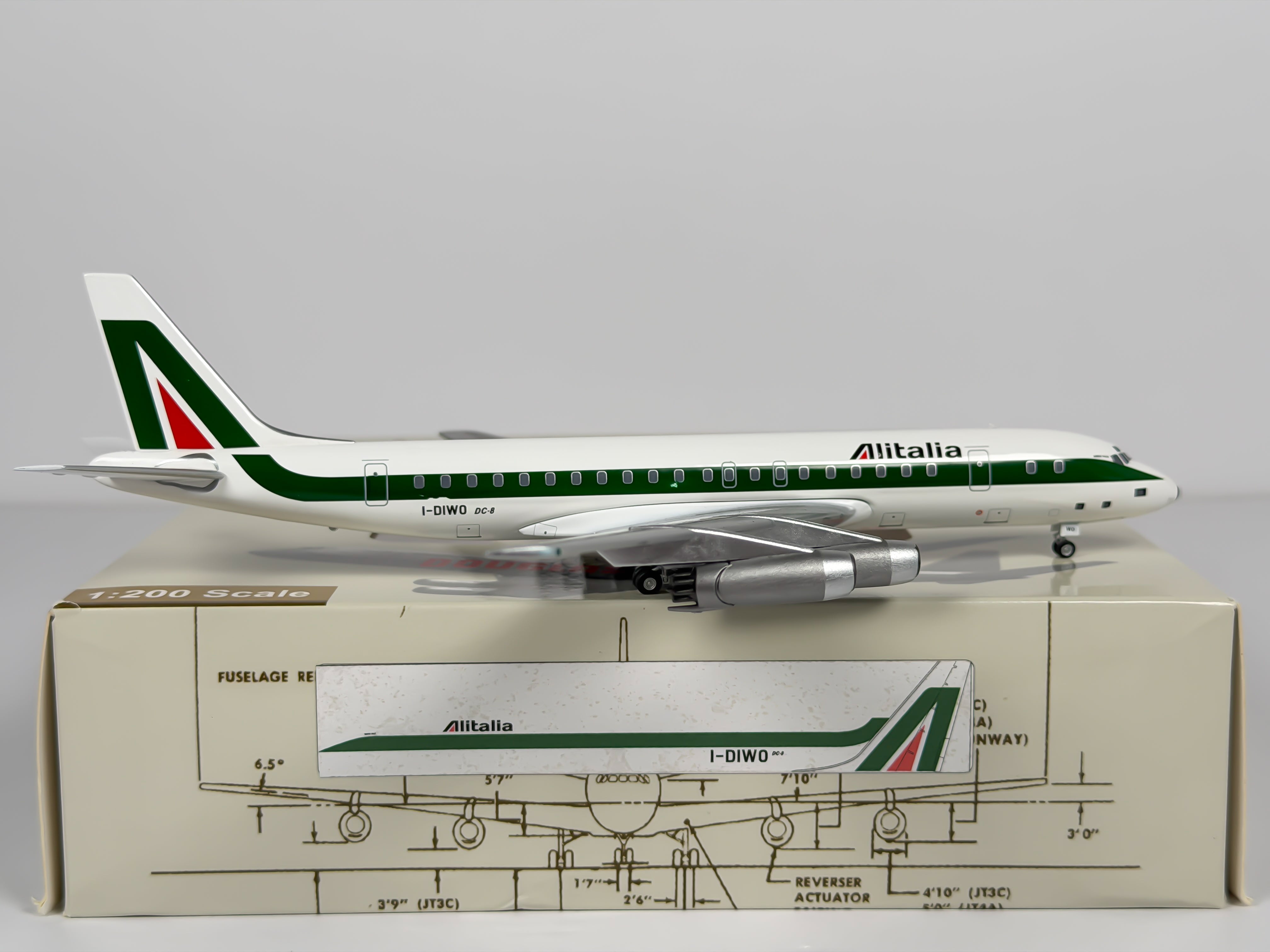 Alitalia Douglas DC-8-50 1:200 Aeroclassics I-DIWO (AC219895)