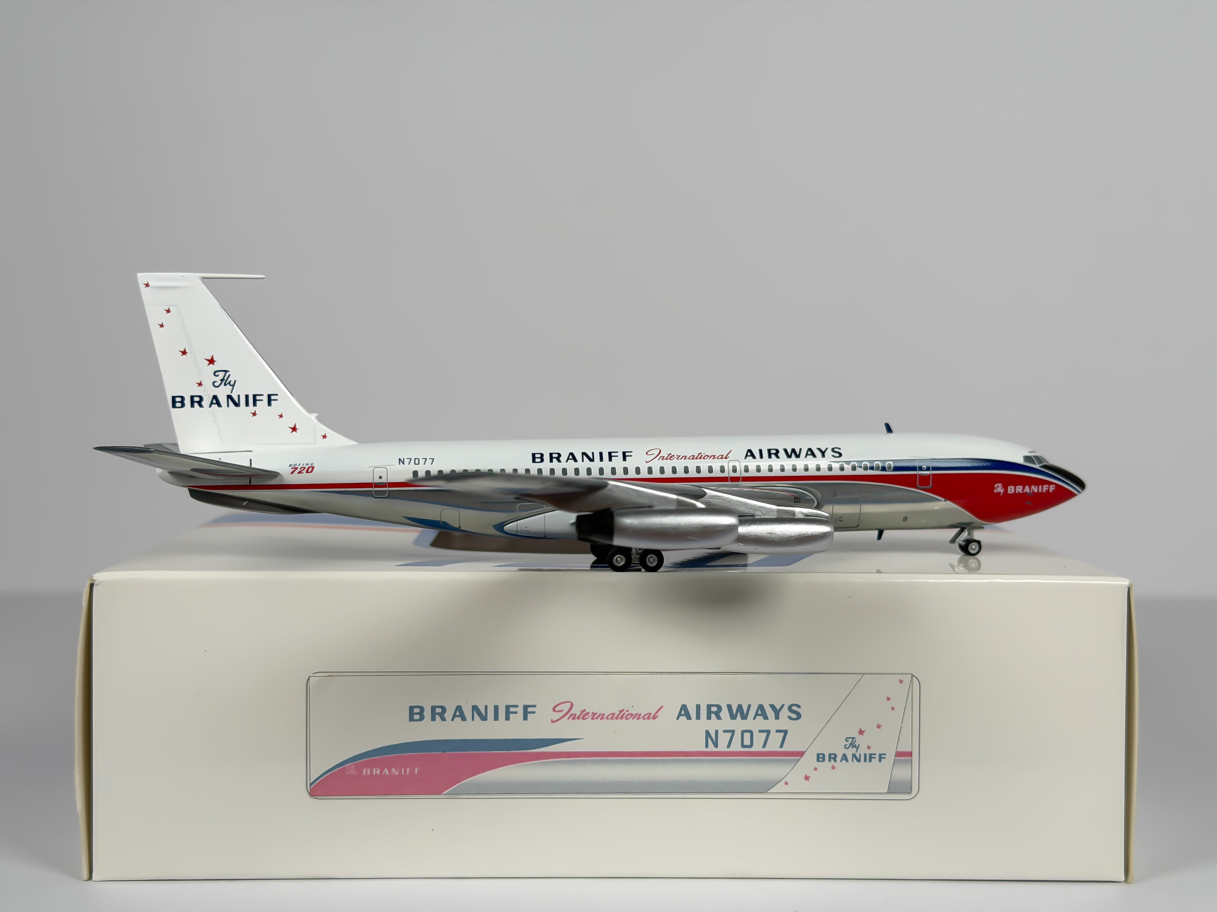 Braniff International Boeing 720 1:200 Aeroclassics N7077 (AC2BNFN7077)