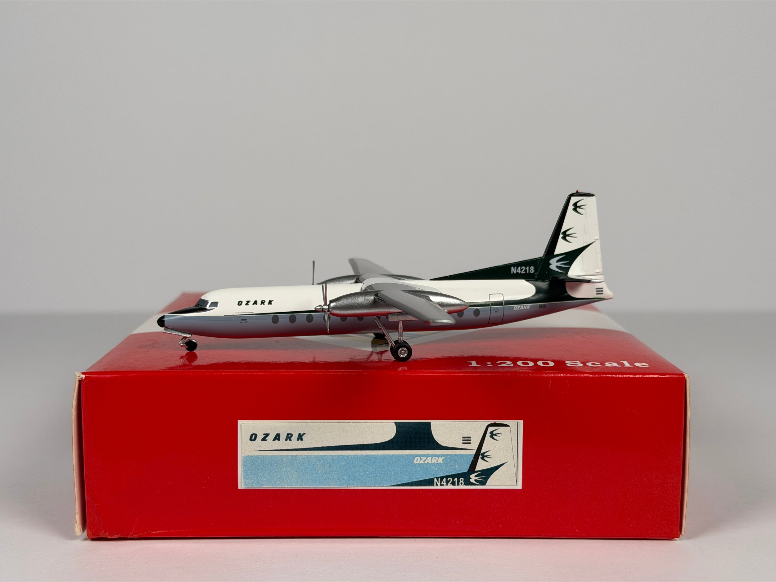 Ozark Airlines Fokker F-27 1:200 Aeroclassics N4218 (AC2N4218)