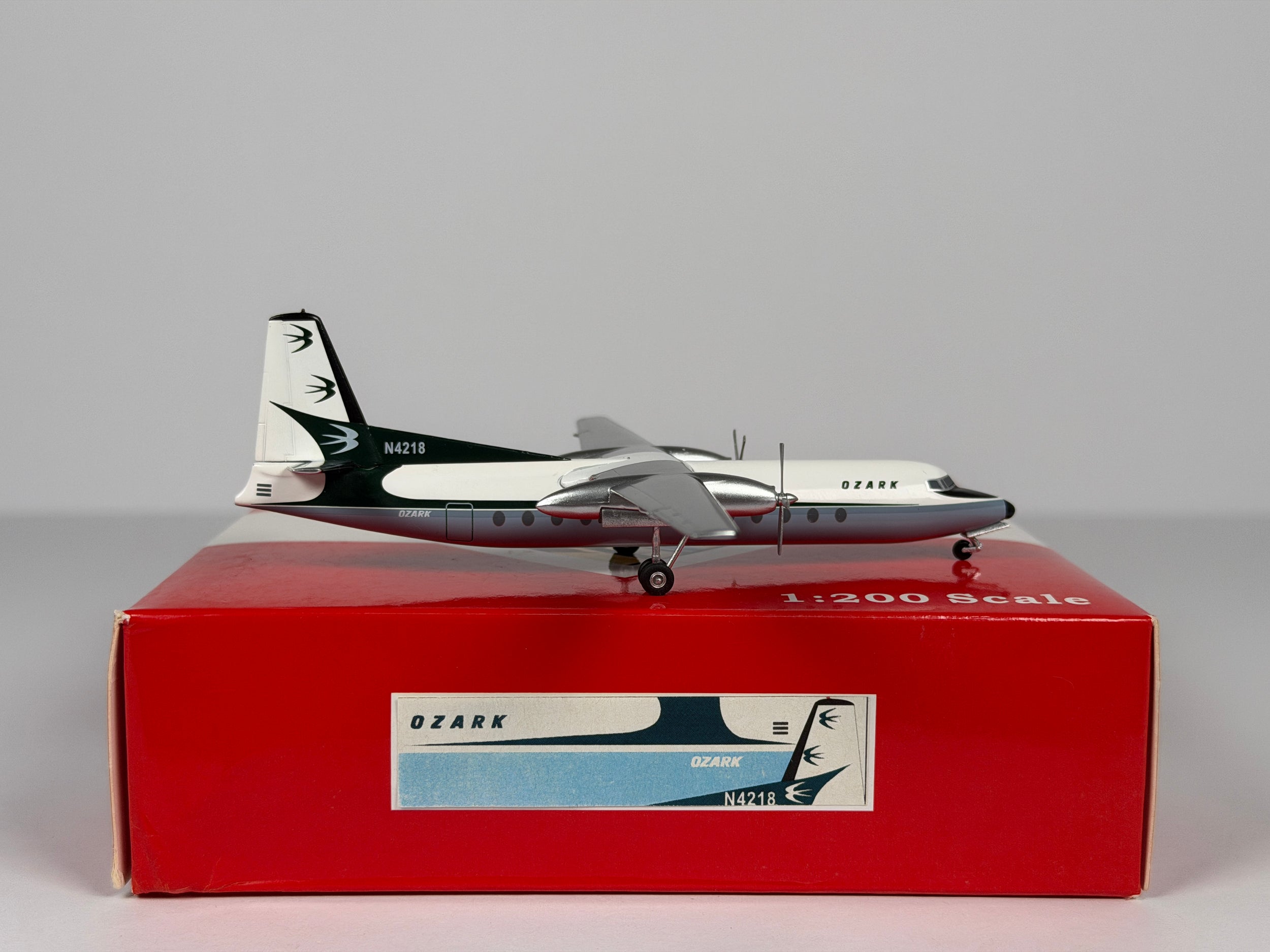 Ozark Airlines Fokker F-27 1:200 Aeroclassics N4218 (AC2N4218)