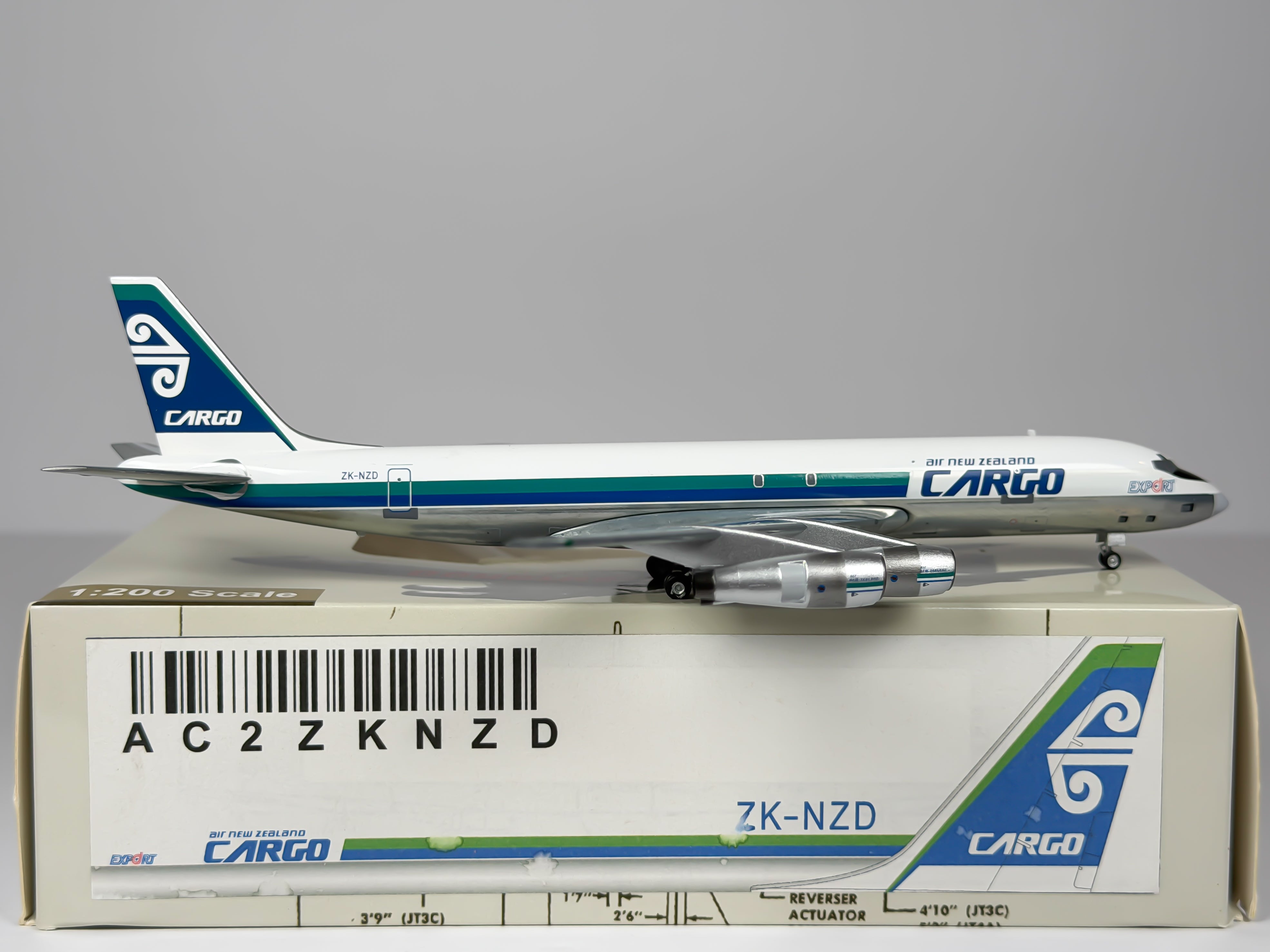 Air New Zealand Douglas DC-8-50F 1:200 Aeroclassics ZK-NZD (AC2ZKNZD)