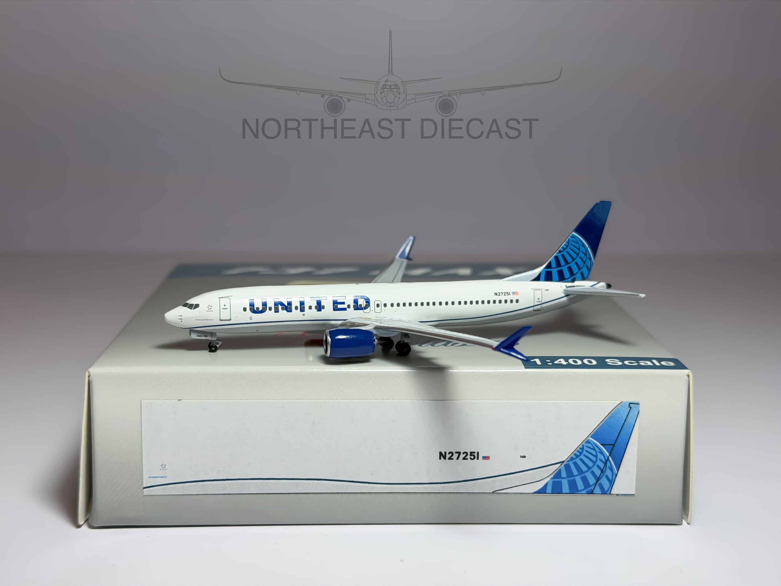 United Airlines Boeing 737 MAX 8 1:400 Aeroclassics N27251 (AC411022)