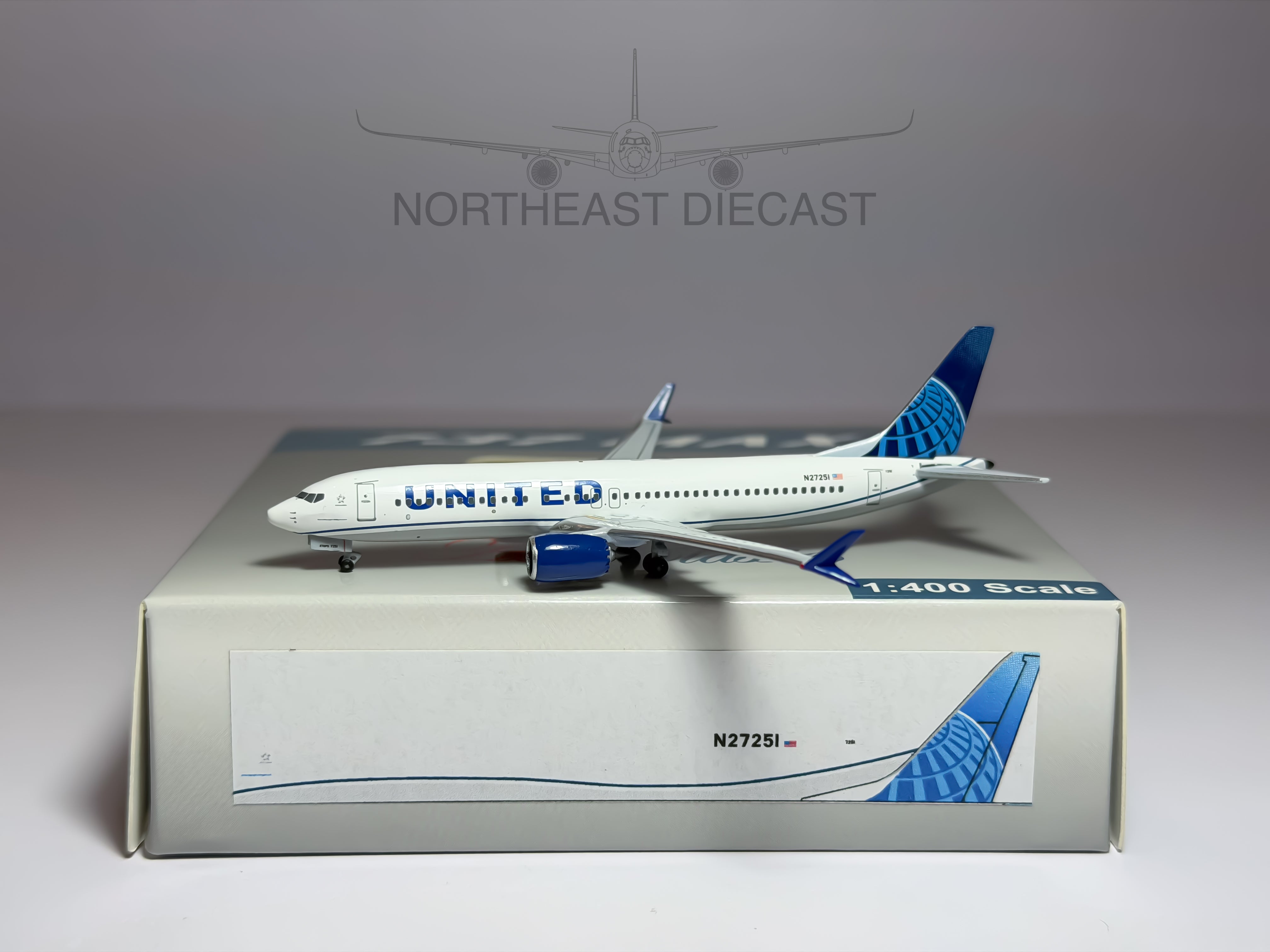 United Airlines Boeing 737 MAX 8 1:400 Aeroclassics N27251 (AC411022)