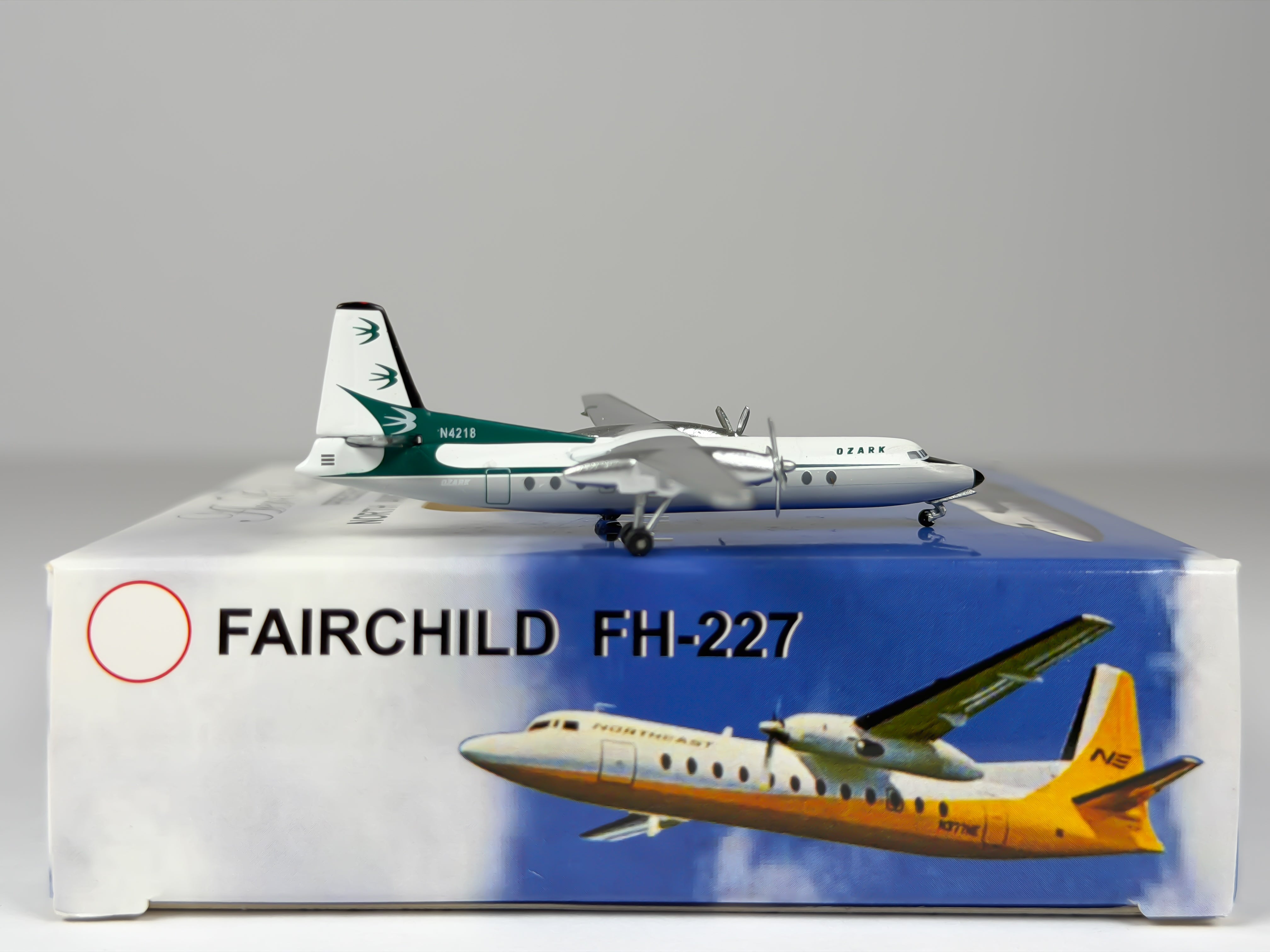 Ozark Airlines Fokker F-27 1:400 Aeroclassics N4218 (AC411038)
