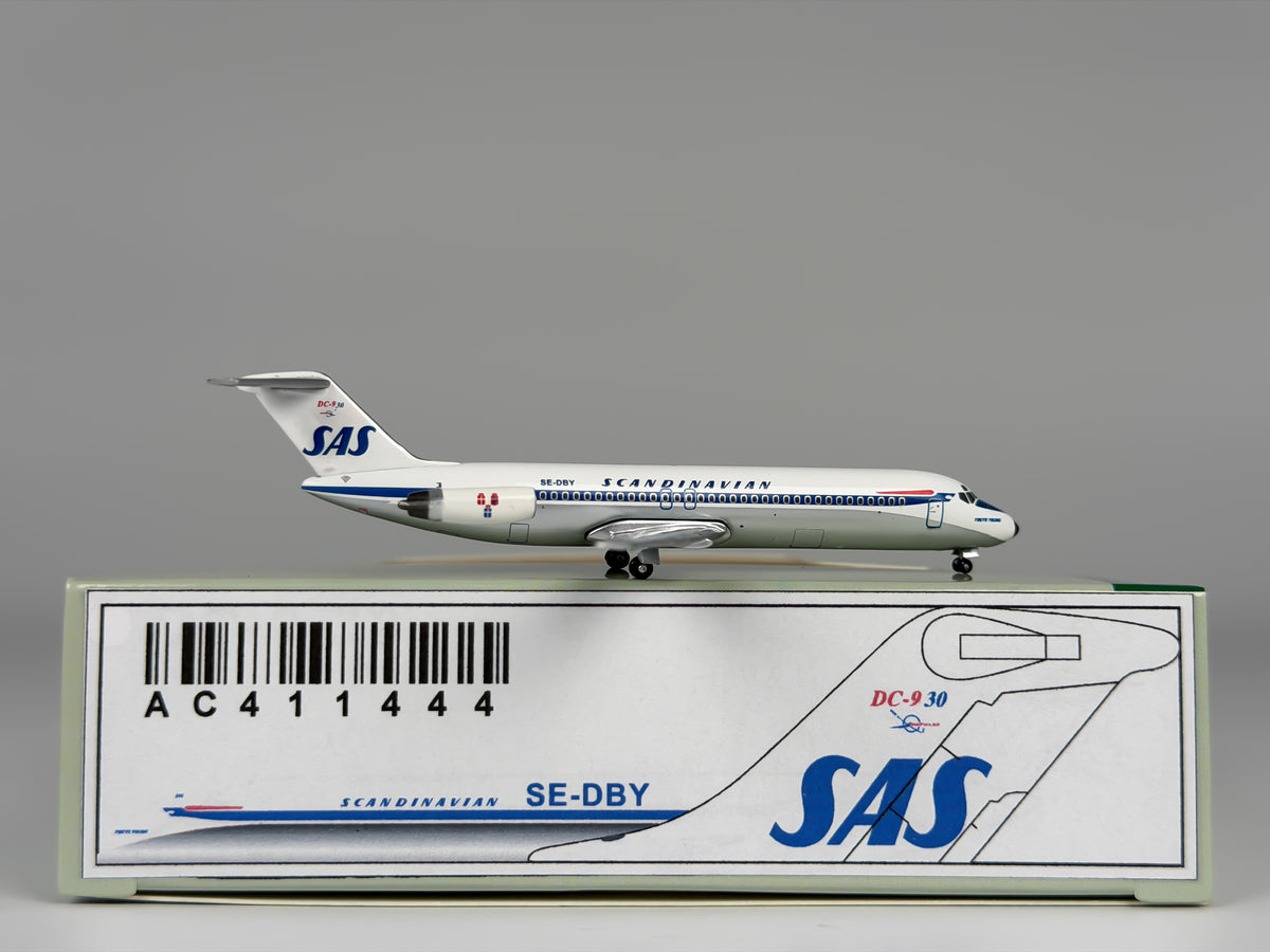 Scandinavian Airlines (SAS) Douglas DC-9-30 1:400 Aeroclassics SE-DBY (AC411444)