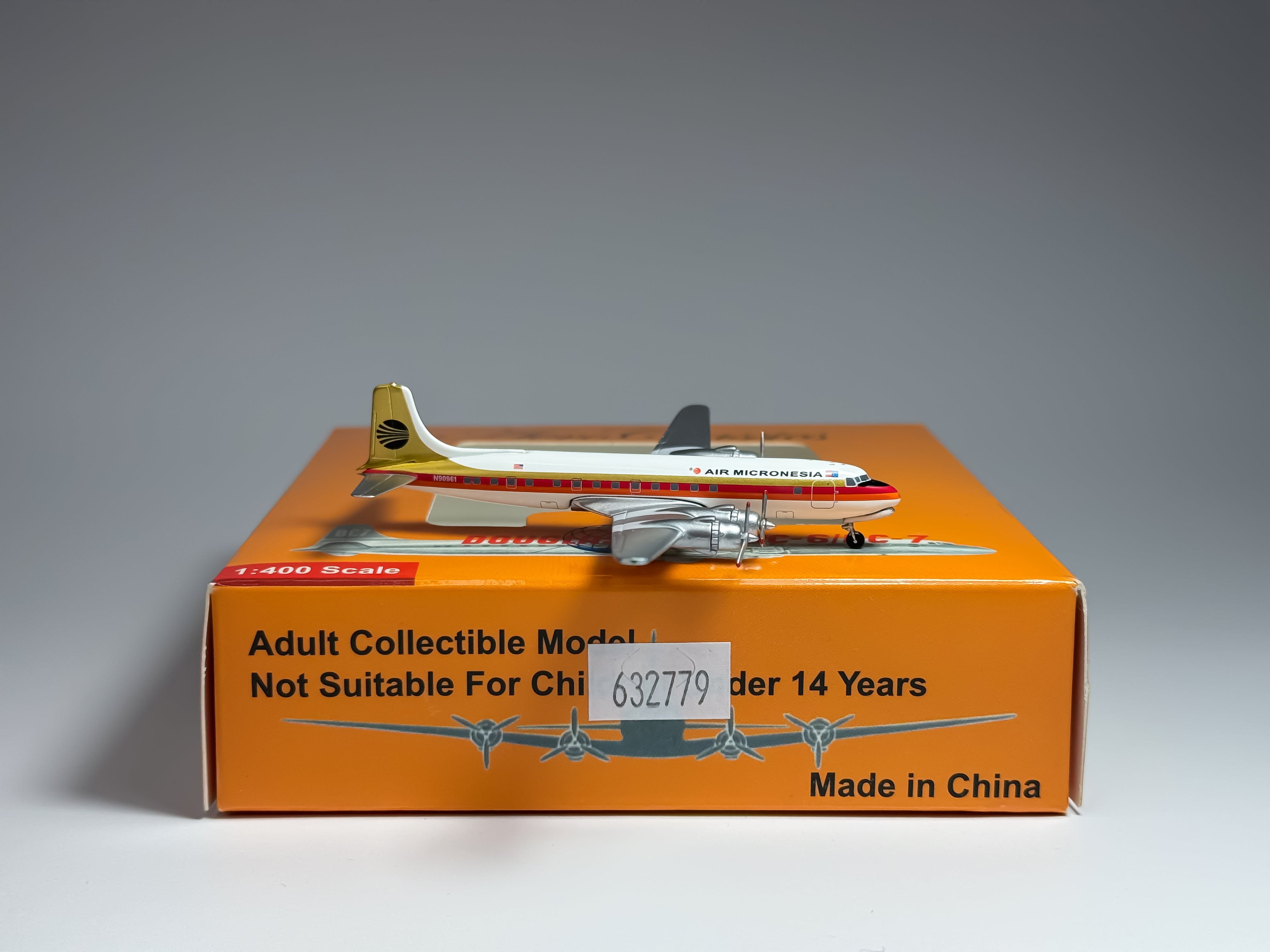 Continental Micronesia Douglas DC-6 1:400 Aeroclassics N90961 (AC419474)
