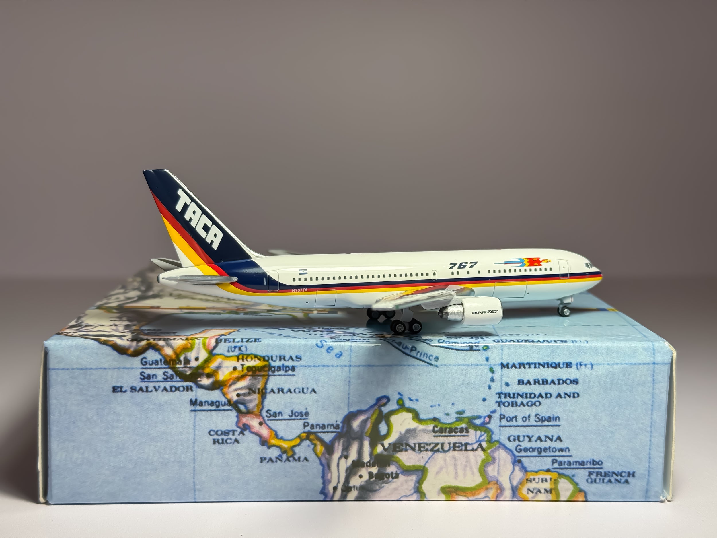 TACA Boeing 767-200 1:400 Aeroclassics N767TA (AC419584)