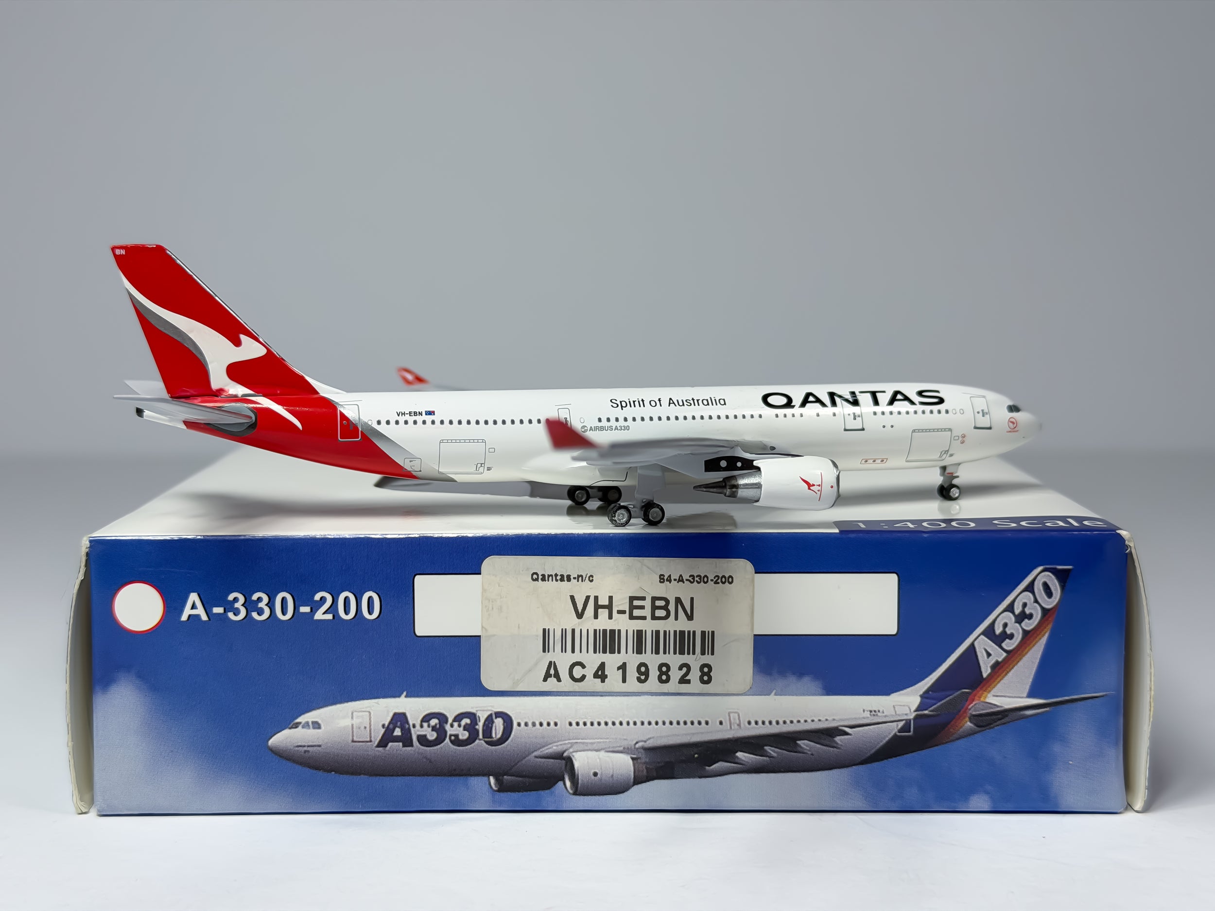 Qantas Airways Airbus A330-200 1:400 Aeroclassics VH-EBN (AC419828)