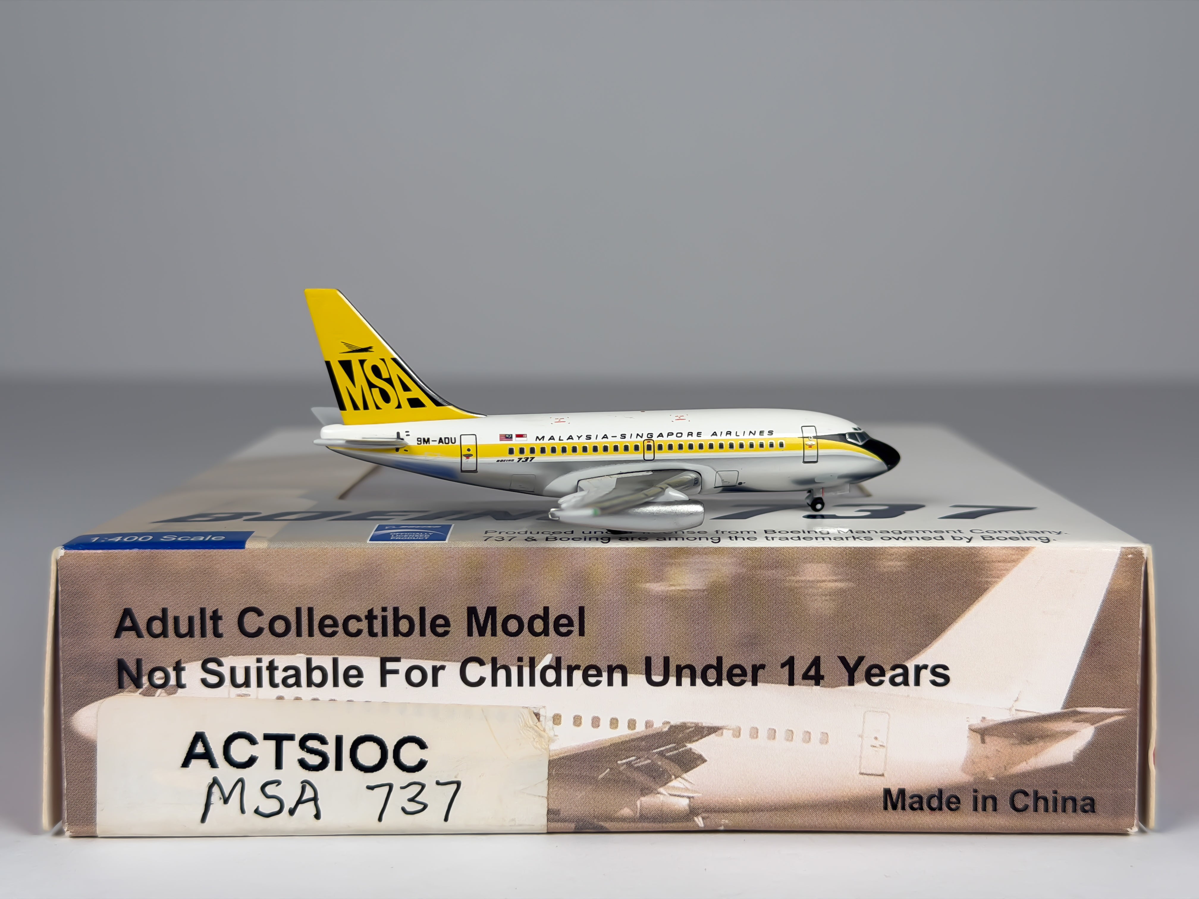 Malaysia Airlines Boeing 737-100 1:400 Aeroclassics 9M-AOU (AC9MAOU)