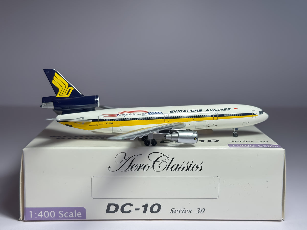 Singapore Airlines McDonnell Douglas DC-10-30 1:400 Aeroclassics 9V-SDB (AC9VSDB)
