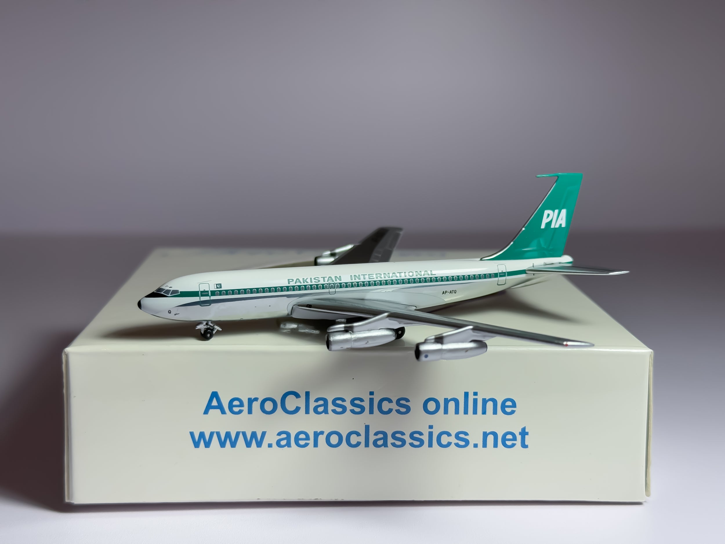 Pakistan International Airlines (PIA) Boeing 720 1:400 Aeroclassics AP-ATQ (ACAPATQ)