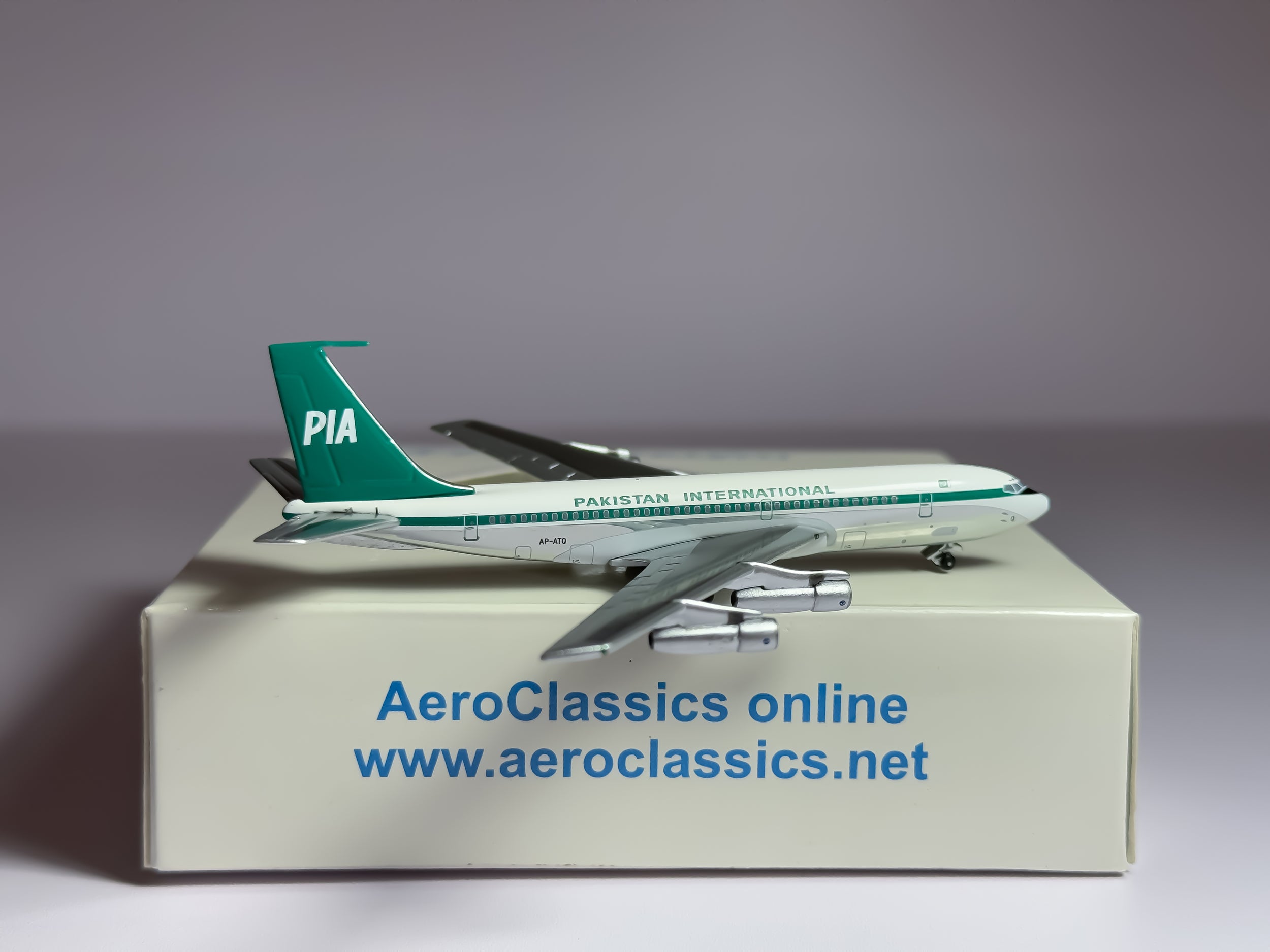 Pakistan International Airlines (PIA) Boeing 720 1:400 Aeroclassics AP-ATQ (ACAPATQ)