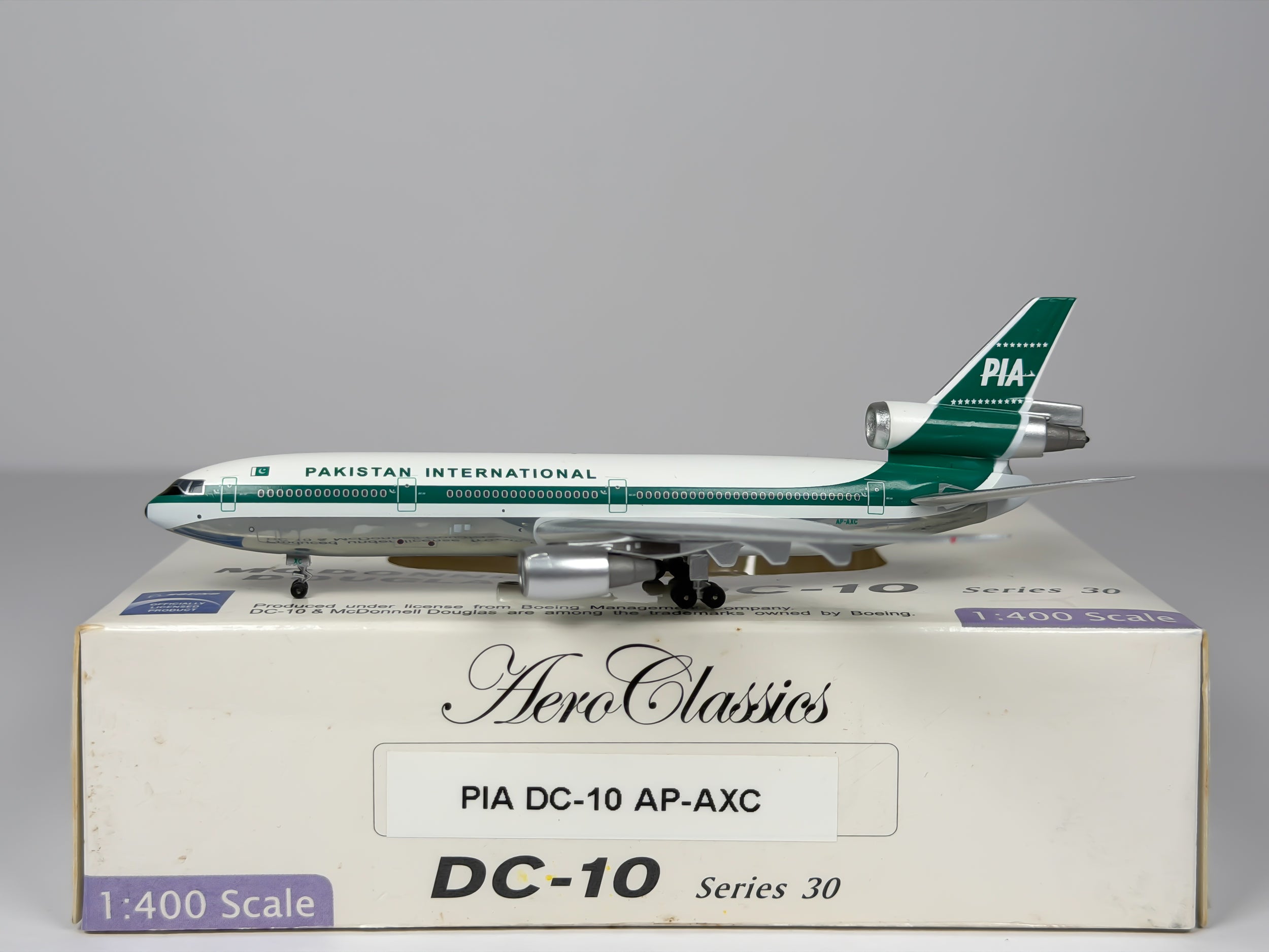 Pakistan International Airlines McDonnell Douglas DC-10-30 1:400 Aeroclassics AP-AXC (ACAPAXC)