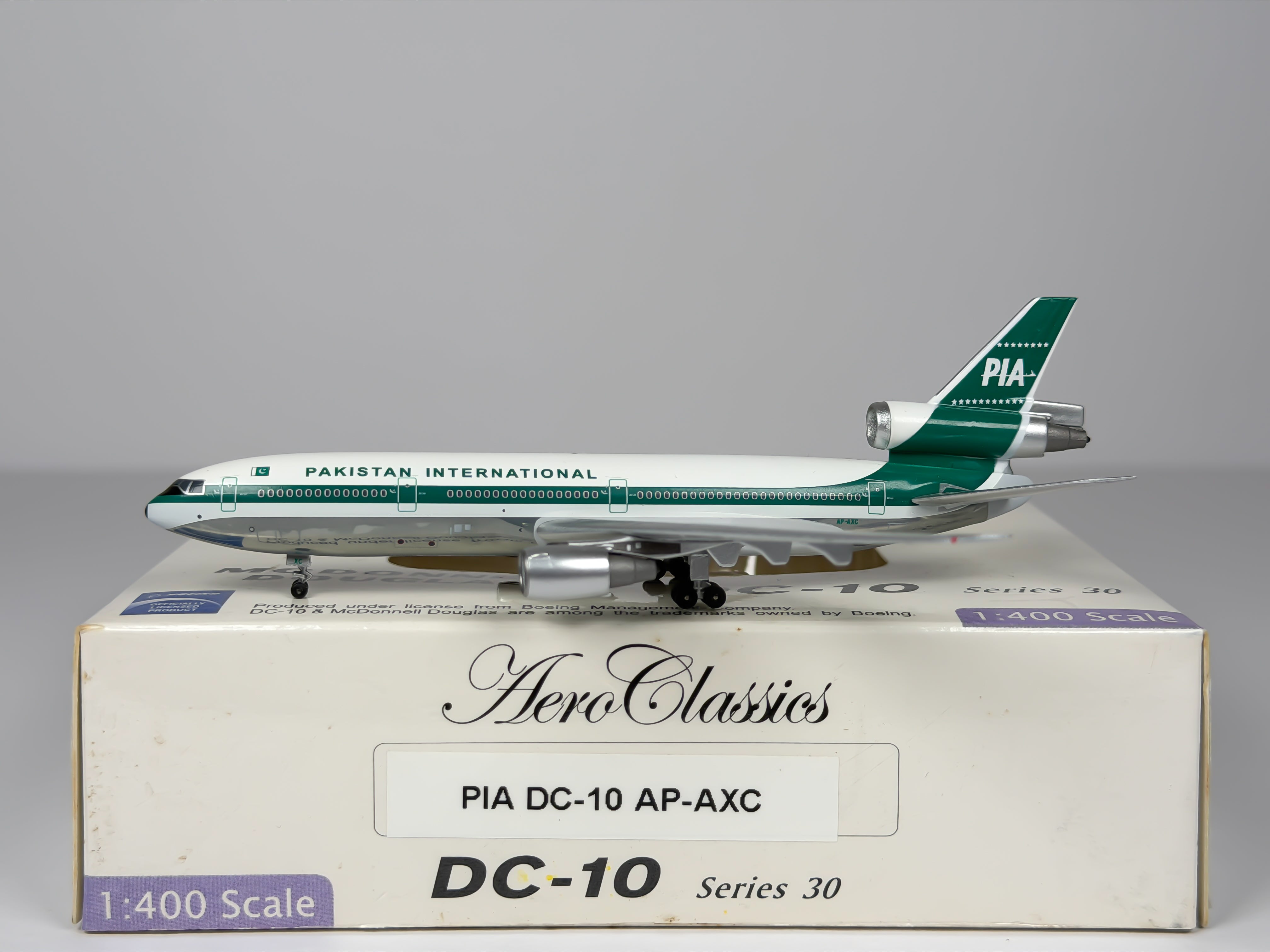 Pakistan International Airlines McDonnell Douglas DC-10-30 1:400 Aeroclassics AP-AXC (ACAPAXC)