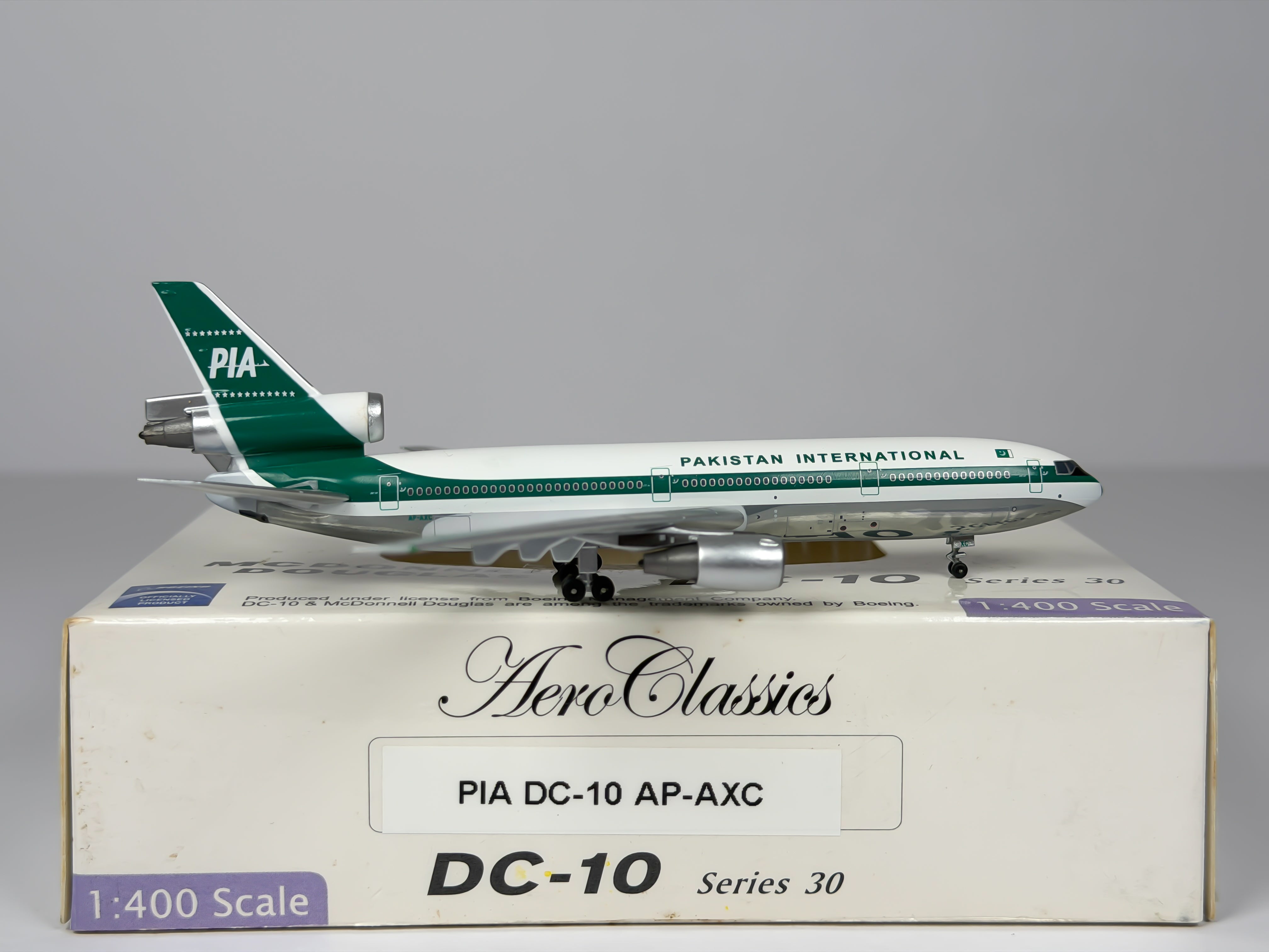 Pakistan International Airlines McDonnell Douglas DC-10-30 1:400 Aeroclassics AP-AXC (ACAPAXC)