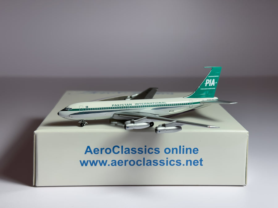 Pakistan International Airlines (PIA) Boeing 720 1:400 Aeroclassics AP-AXL (ACAPAXL)