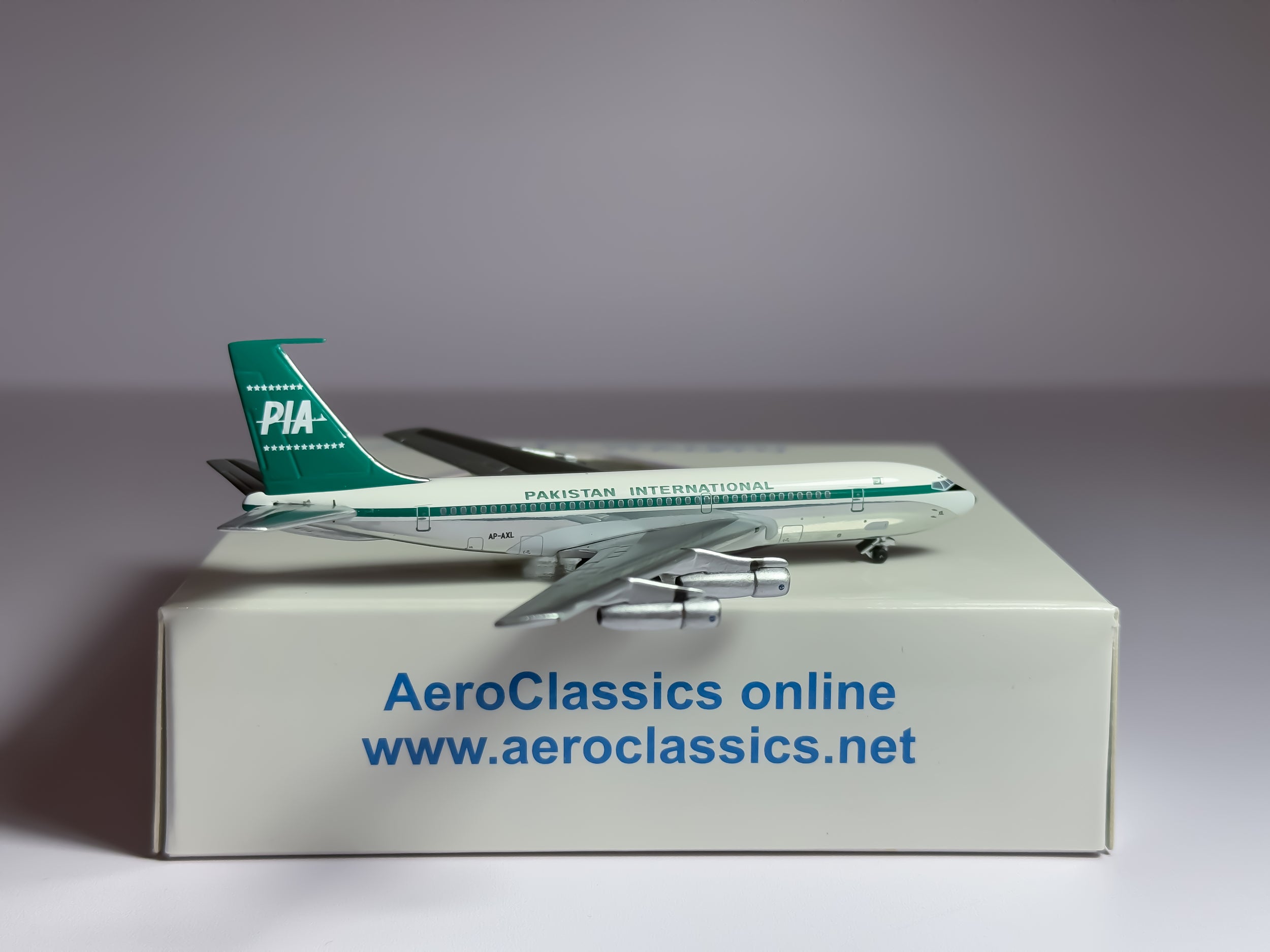 Pakistan International Airlines (PIA) Boeing 720 1:400 Aeroclassics AP-AXL (ACAPAXL)