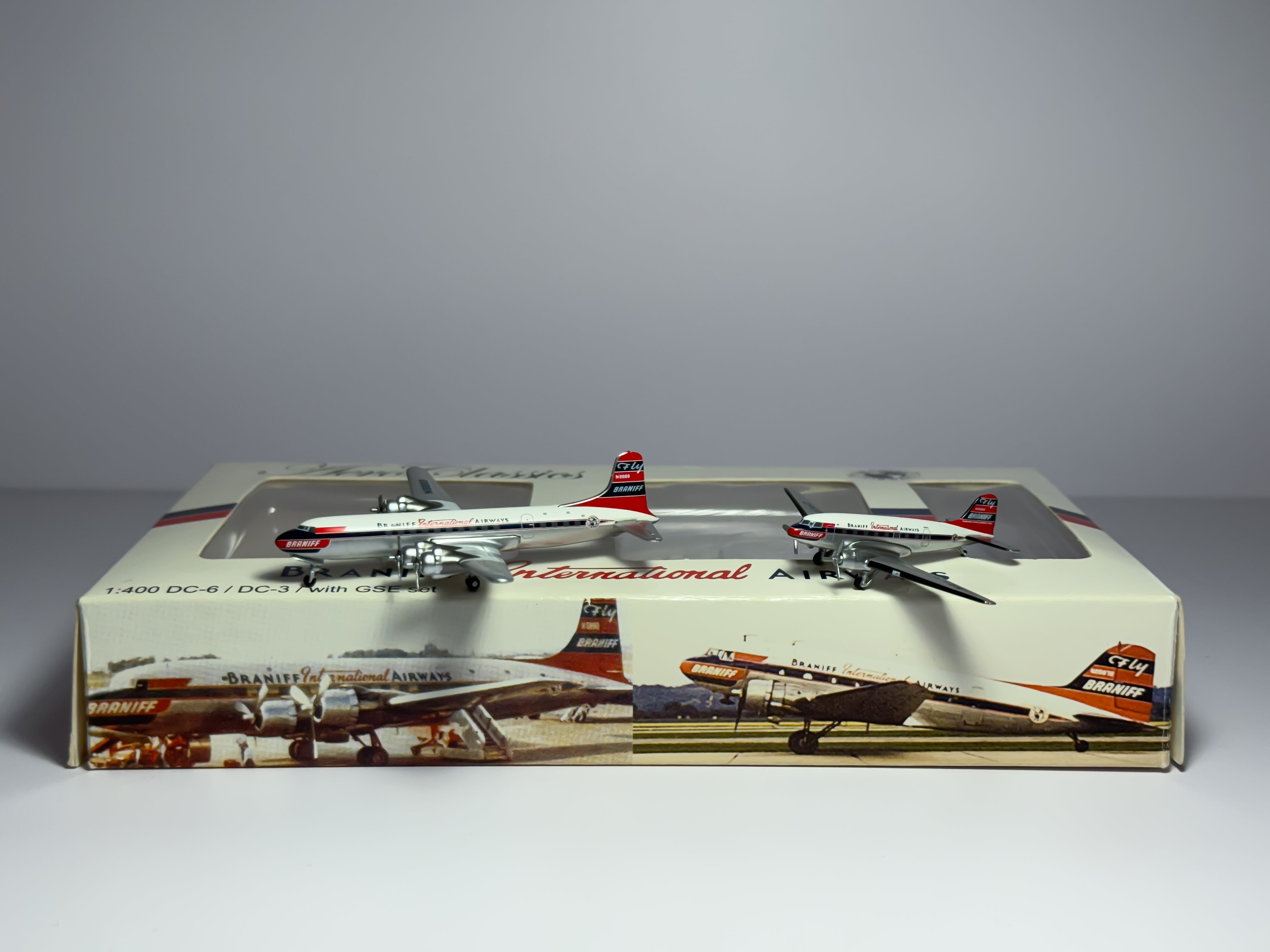 Braniff International Douglas DC-6 + DC-3 1:400 Aeroclassics N6889 + N28362 (ACBNF156)