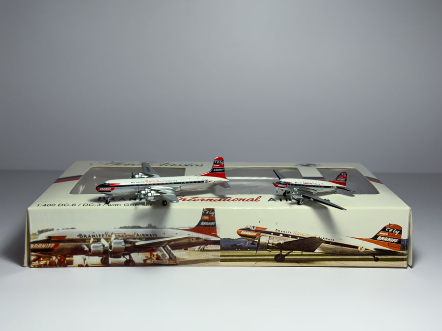 Braniff International Douglas DC-6 + DC-3 1:400 Aeroclassics N6889 + N28362 (ACBNF156)