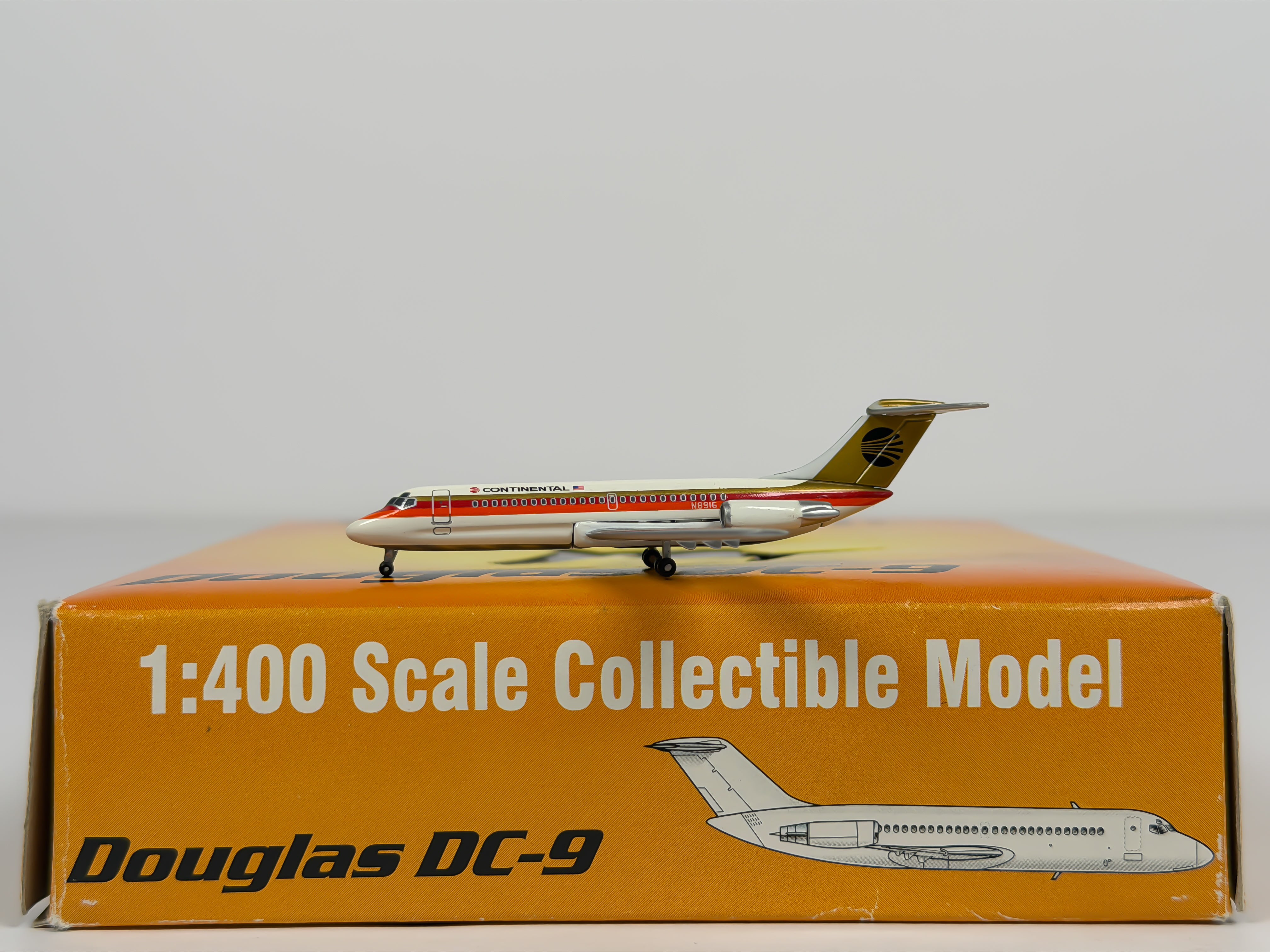 Continental Airlines Douglas DC-9-10 1:400 Aeroclassics N8916 (ACCOA078)