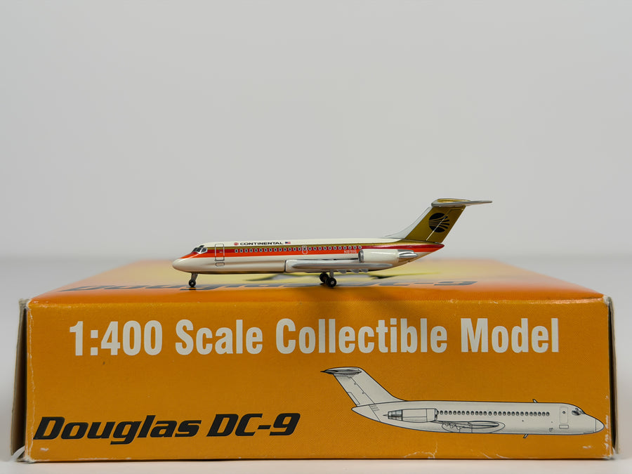 Continental Airlines Douglas DC-9-10 1:400 Aeroclassics N8916 (ACCOA078)
