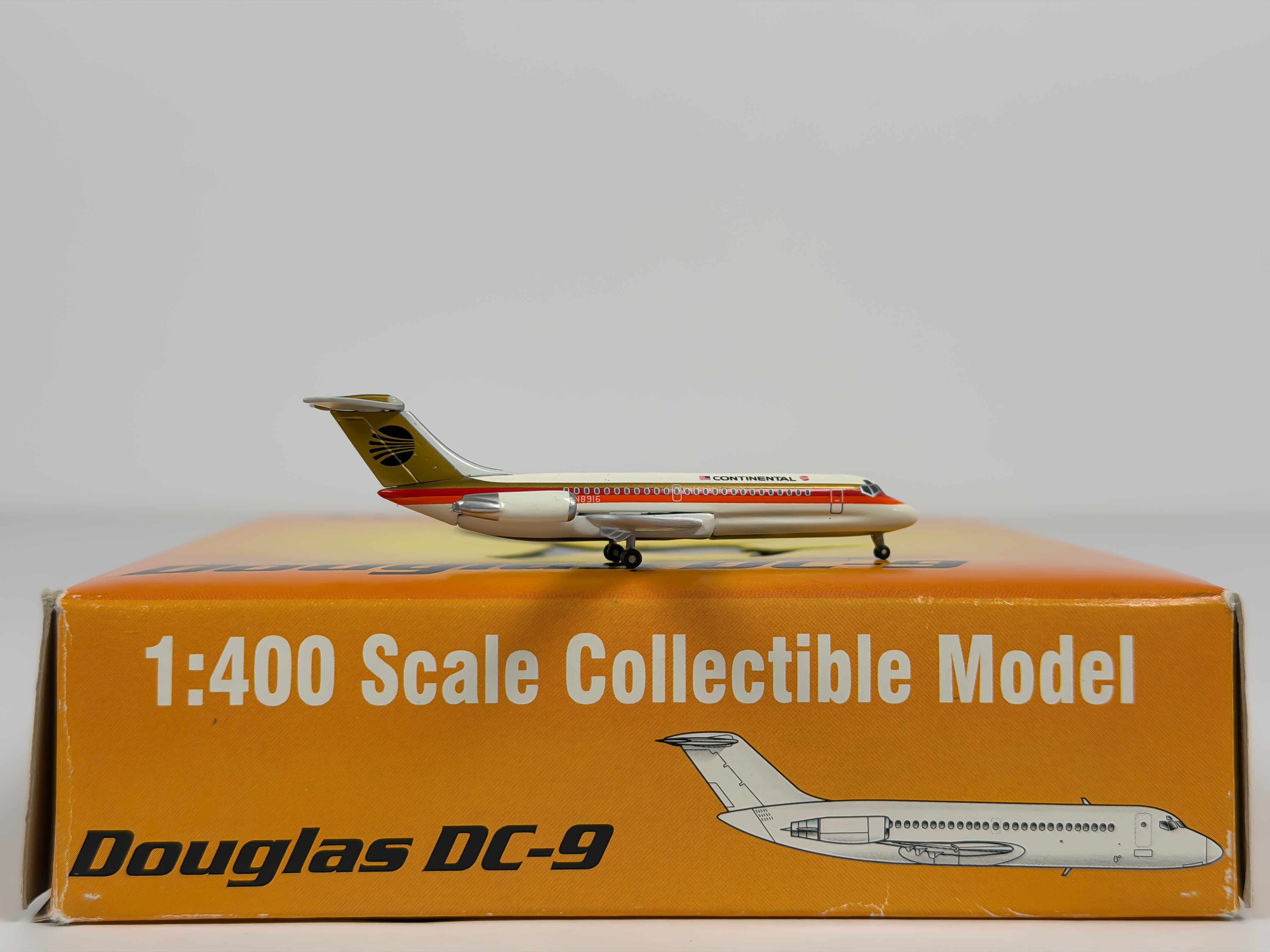 Continental Airlines Douglas DC-9-10 1:400 Aeroclassics N8916 (ACCOA078)