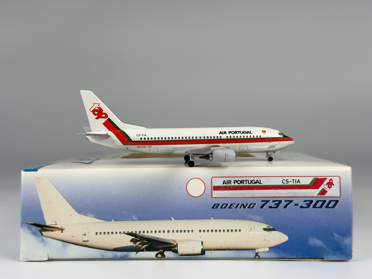 TAP Air Portugal Boeing 737-300 1:400 Aeroclassics CS-TIA (ACCSTIA)