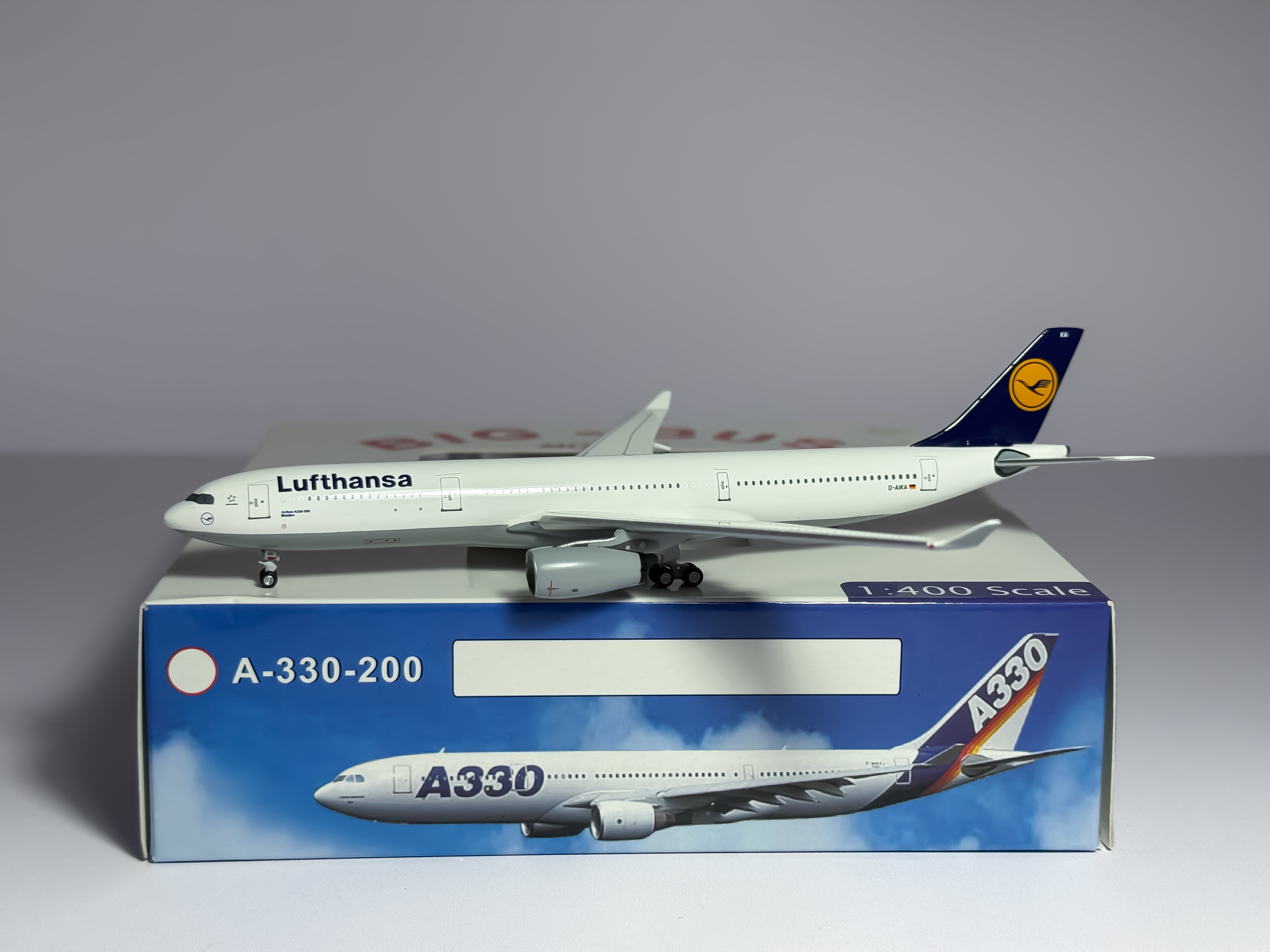 Lufthansa Airbus A330-300 1:400 Aeroclassics D-AIKA (ACDAIKA)