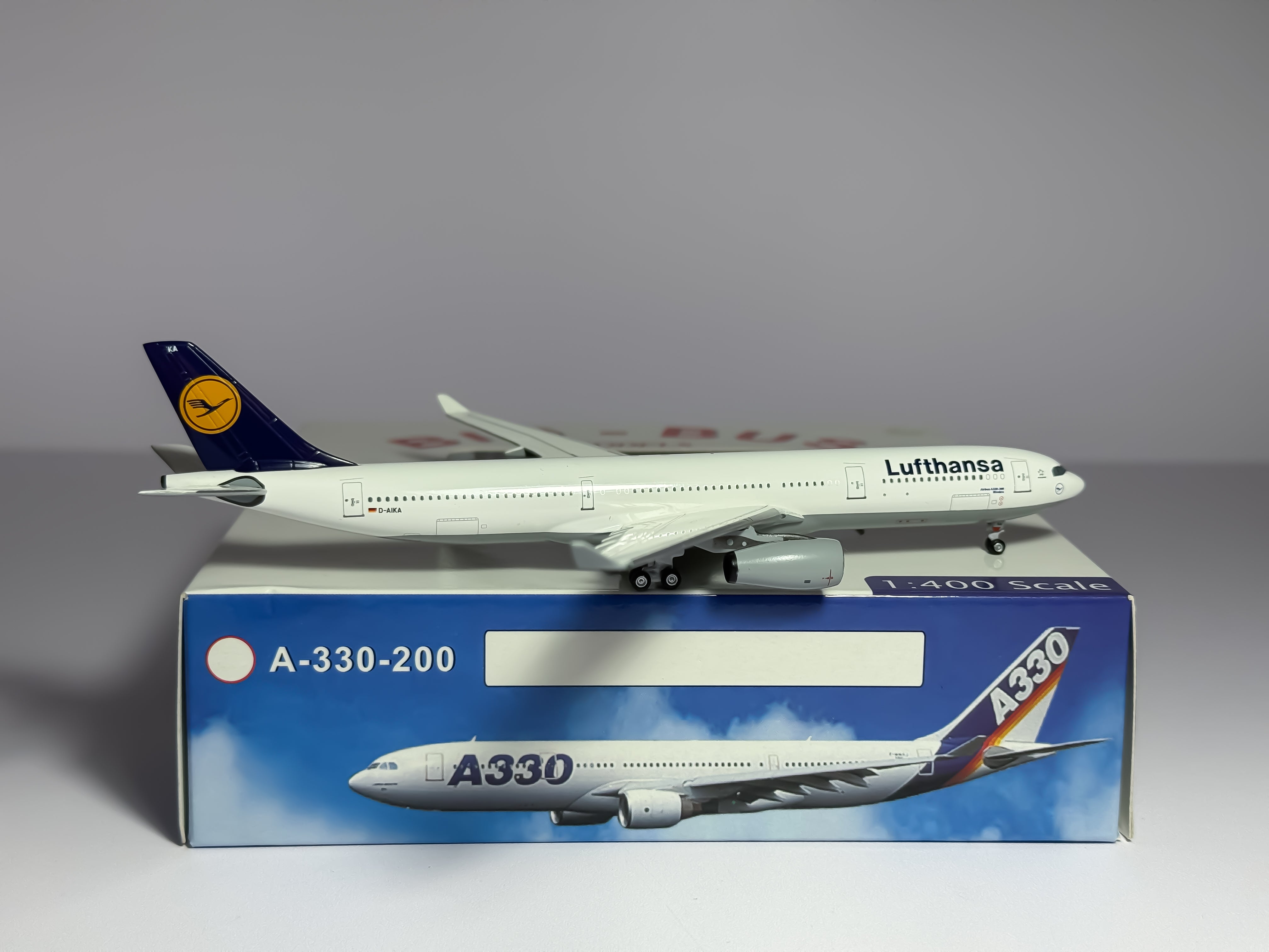 Lufthansa Airbus A330-300 1:400 Aeroclassics D-AIKA (ACDAIKA)