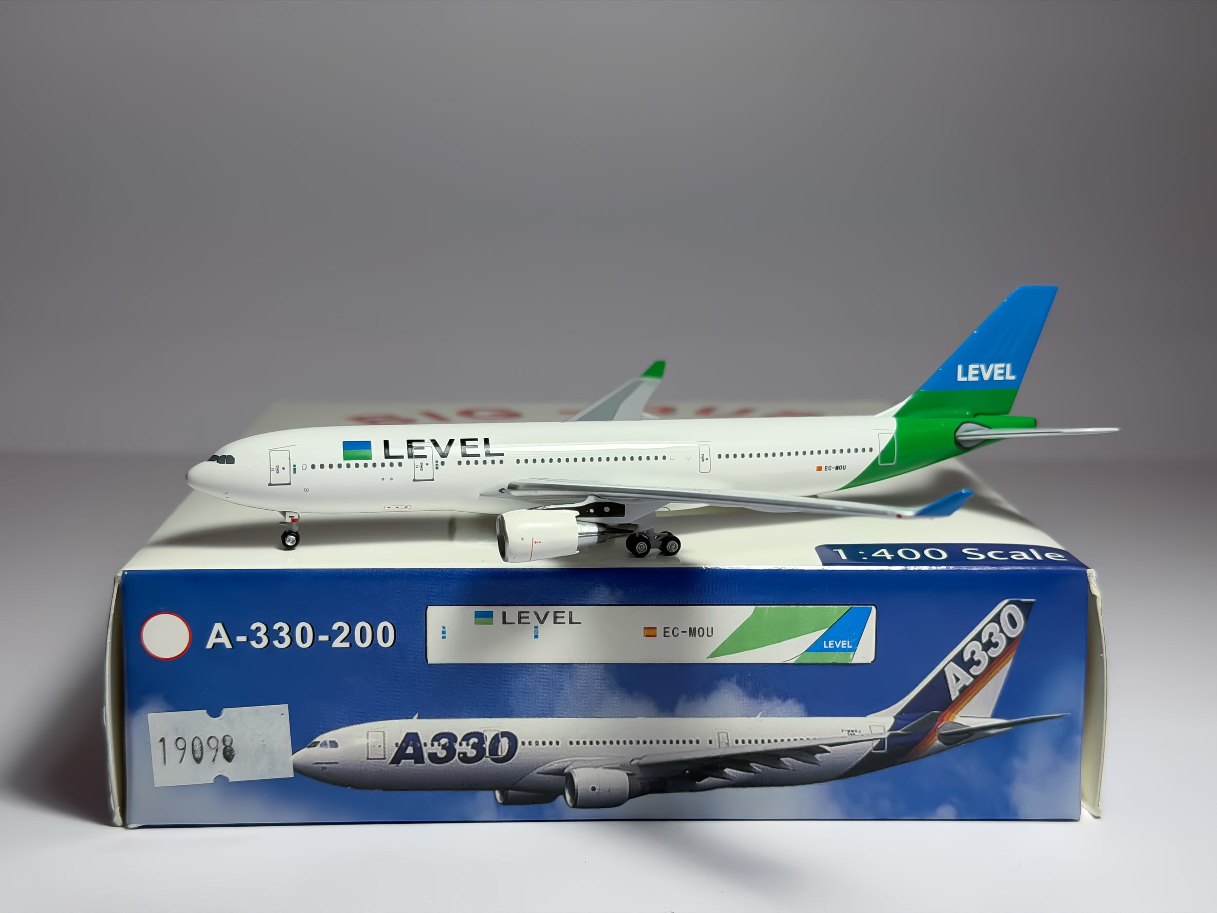Level Airbus A330-300 1:400 Aeroclassics EC-MOU (ACECMOU)