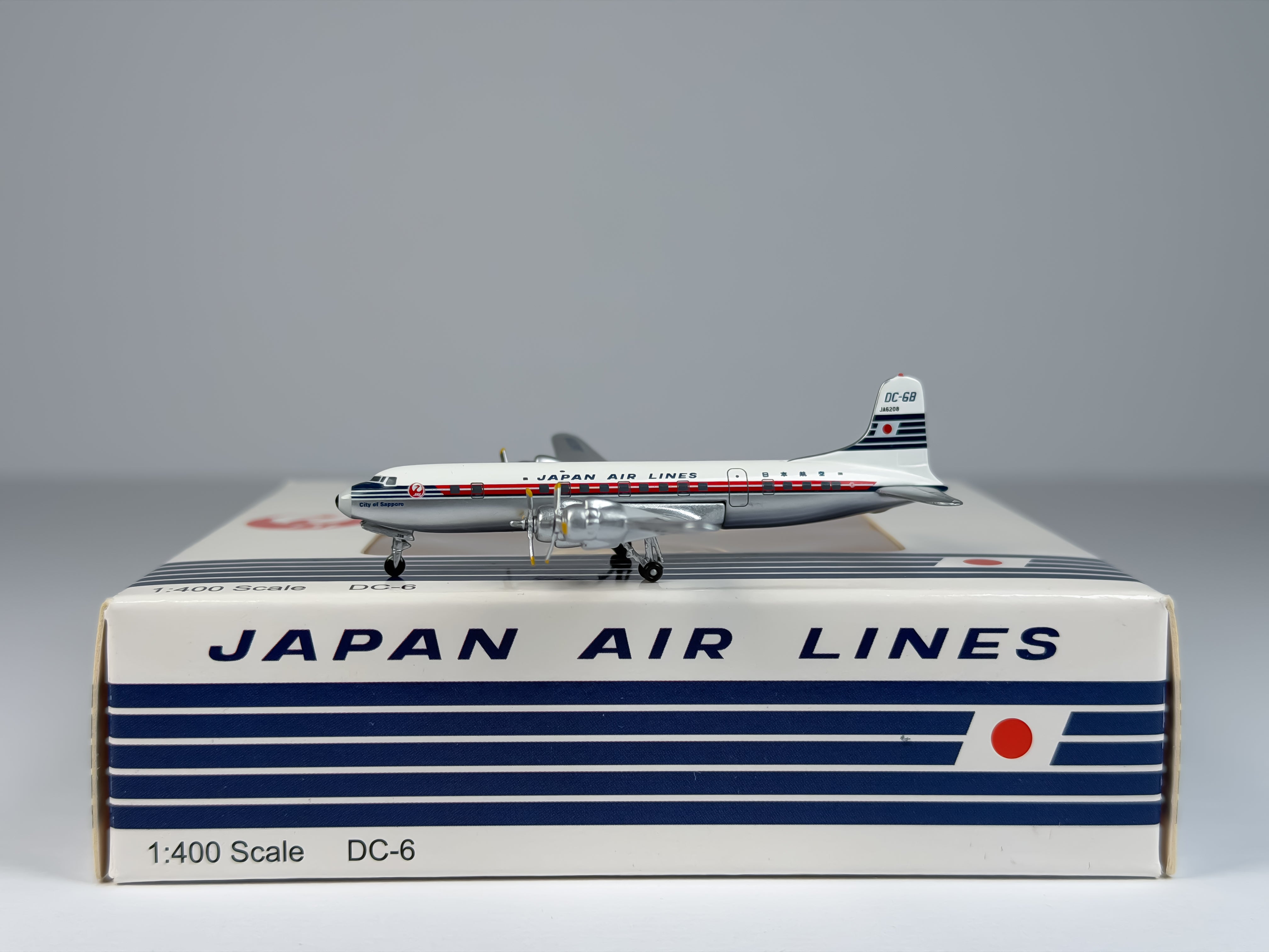 Japan Airlines (JAL) Douglas DC-6 1:400 Aeroclassics JA6208 (ACJA6208)
