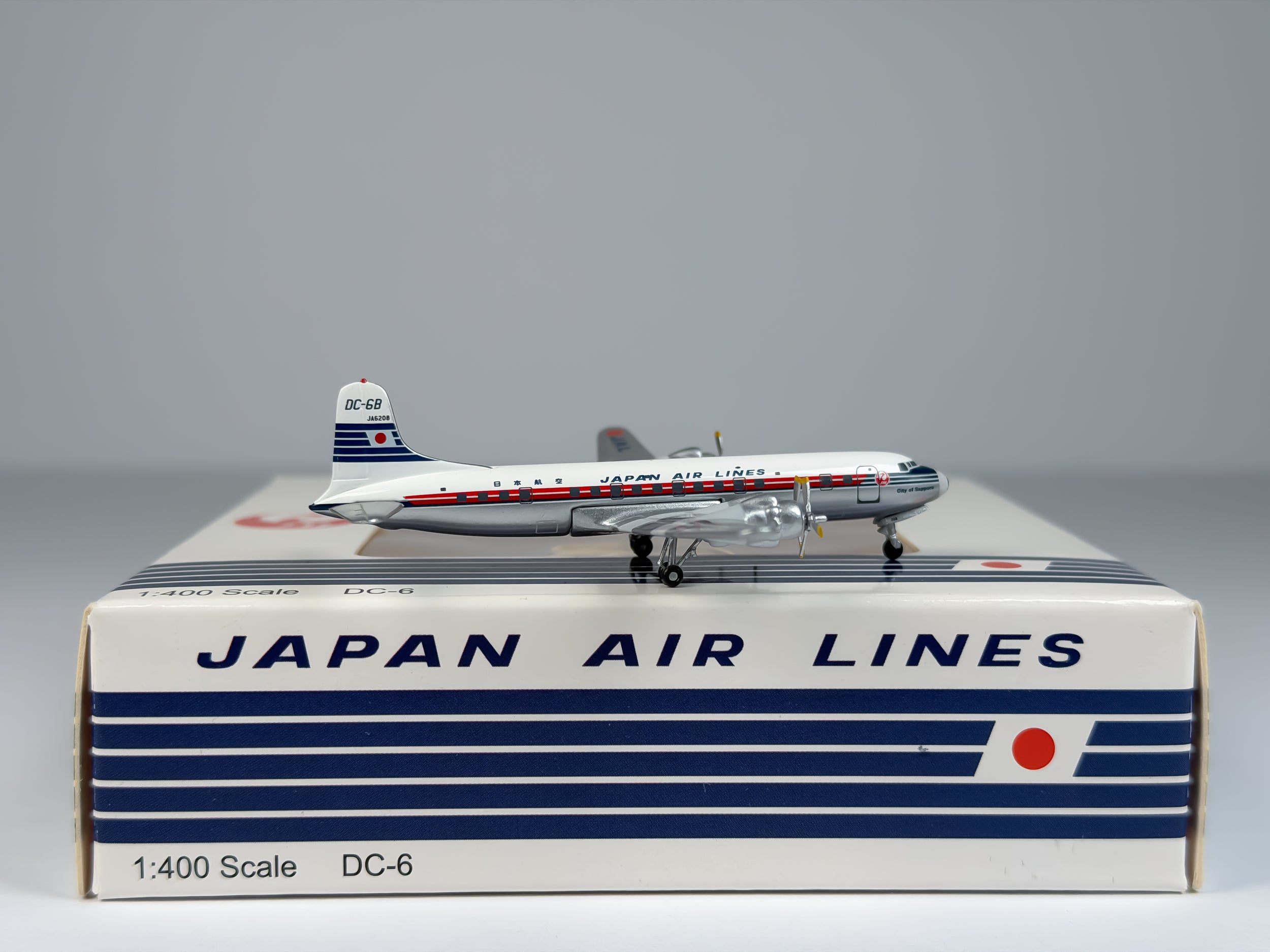 Japan Airlines (JAL) Douglas DC-6 1:400 Aeroclassics JA6208 (ACJA6208)