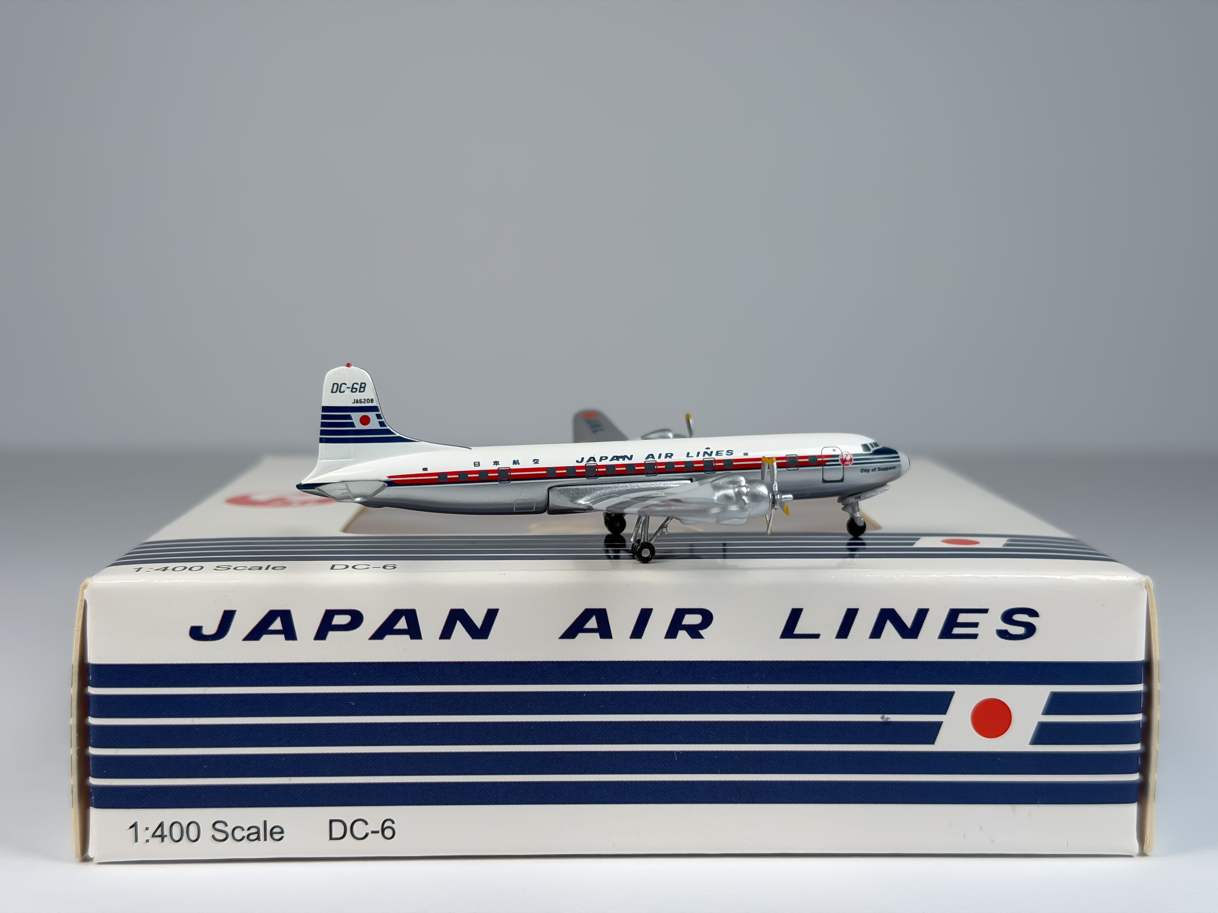 Japan Airlines (JAL) Douglas DC-6 1:400 Aeroclassics JA6208 (ACJA6208)