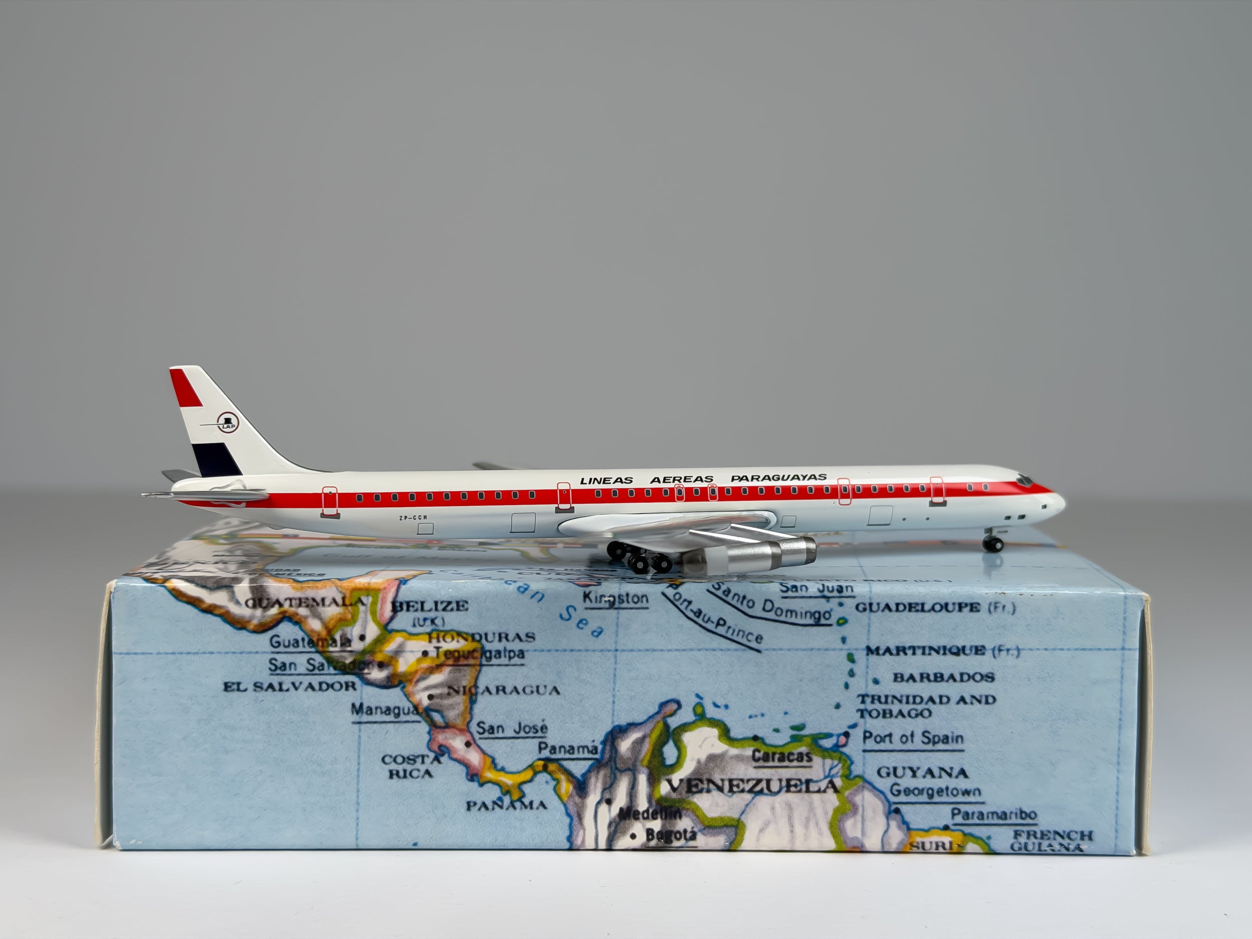 Lineas Aereas Paraguayas Douglas DC-8-63 1:400 Aeroclassics ZP-CCH (ACLAP146)