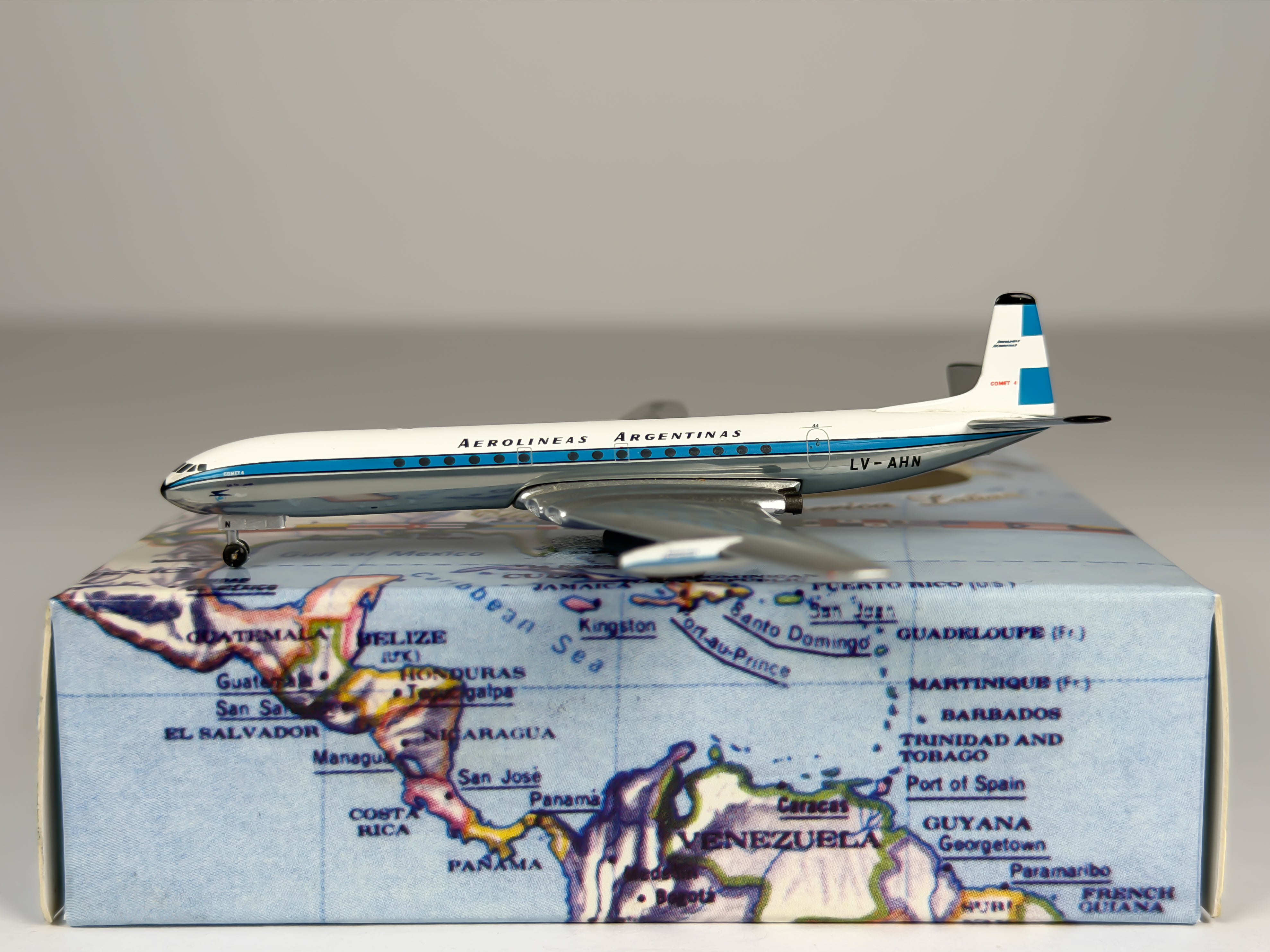 Aerolineas Argentinas De Havilland DH-106 Comet 1:400 Aeroclassics LV-AHN (ACLVAHN)