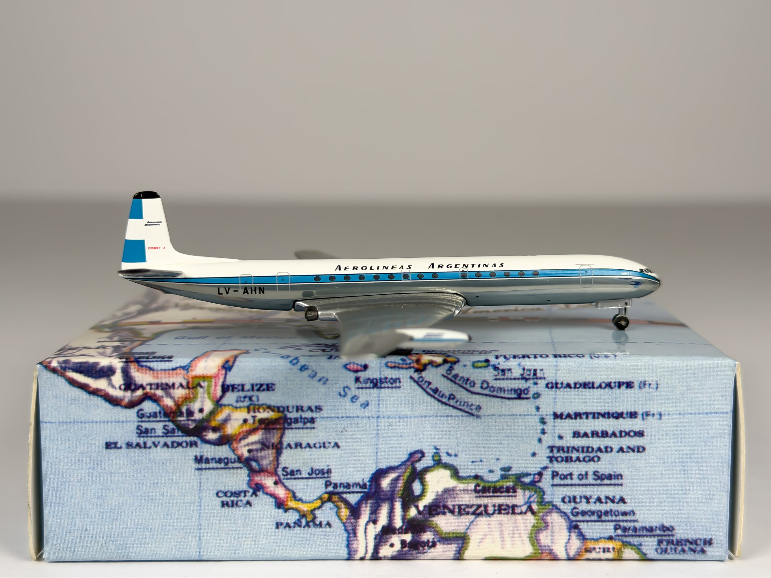 Aerolineas Argentinas De Havilland DH-106 Comet 1:400 Aeroclassics LV-AHN (ACLVAHN)