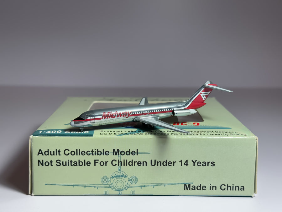 Midway Airlines Douglas DC-9-30 1:400 Aeroclassics N8944E (ACMID1207)
