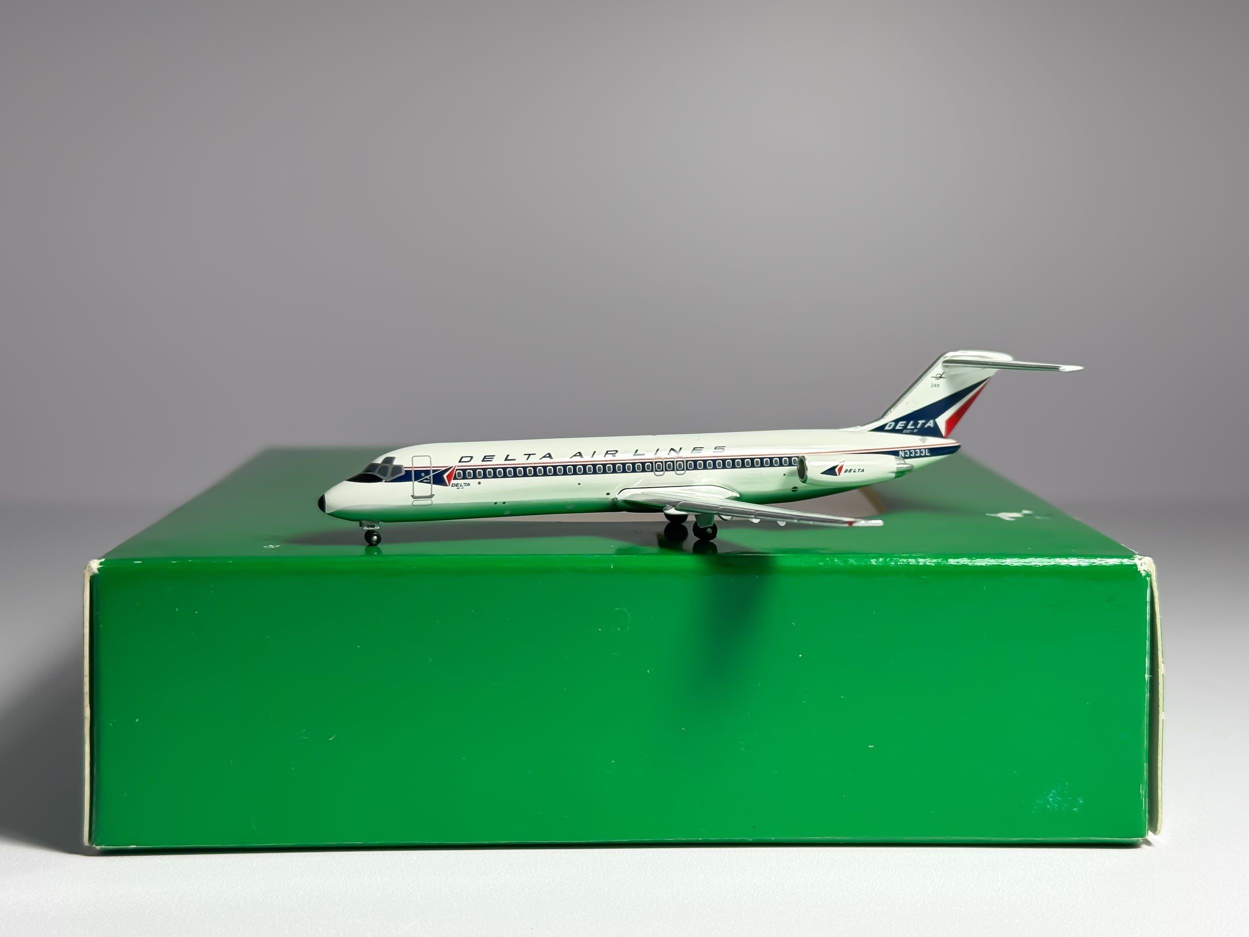 Delta Air Lines Douglas DC-9-30 1:400 Aeroclassics N3333L (ACN3333L)