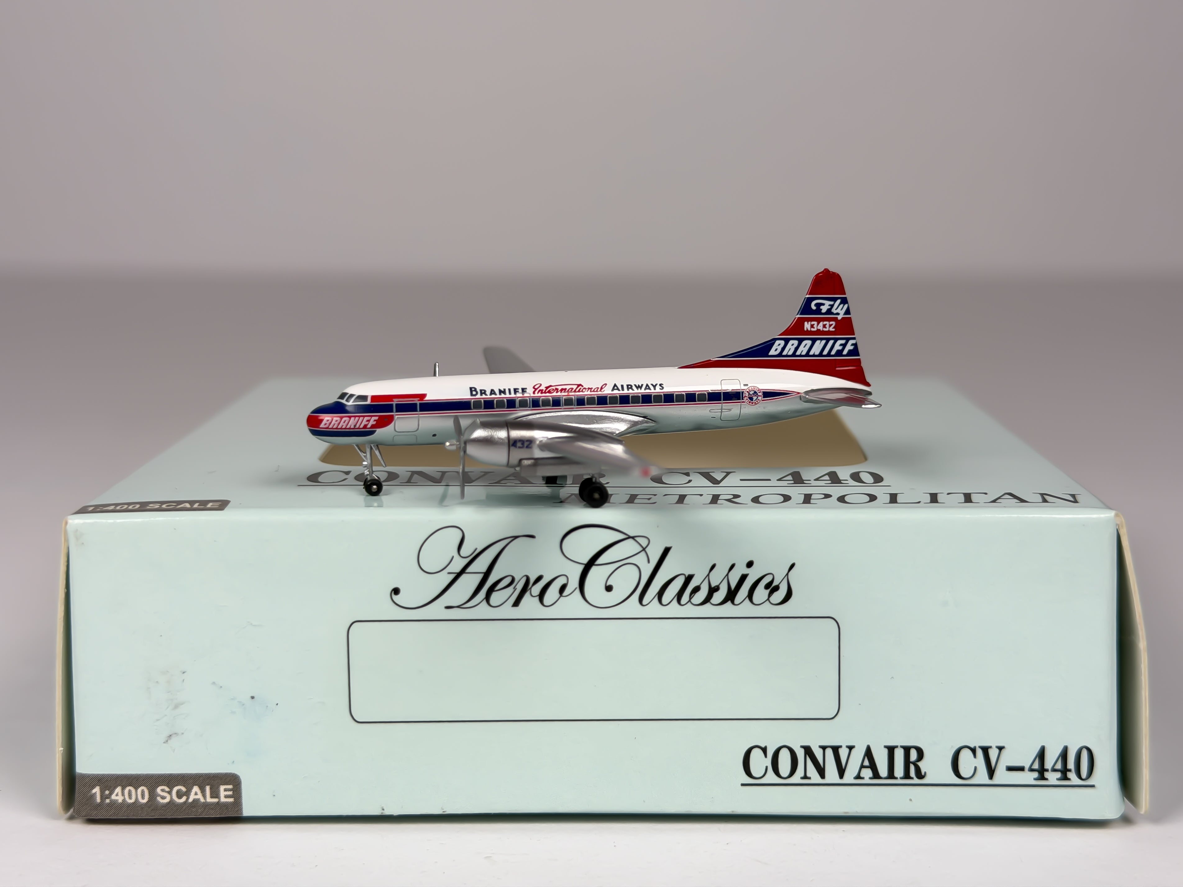 Braniff International Convair CV-440 1:400 Aeroclassics N3432 (ACN3432)