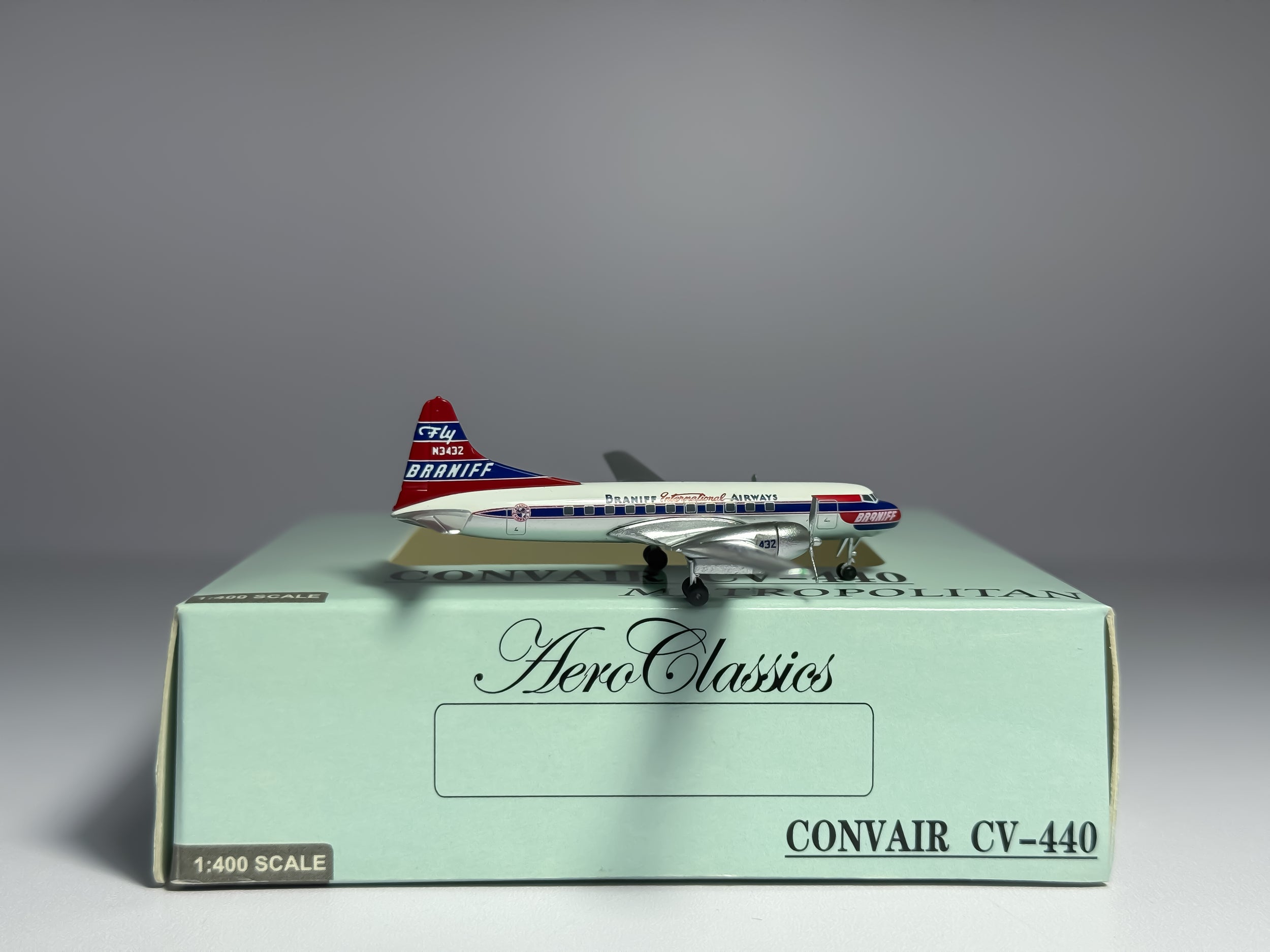 Braniff International Convair CV-440 1:400 Aeroclassics N3432 (ACN3432)