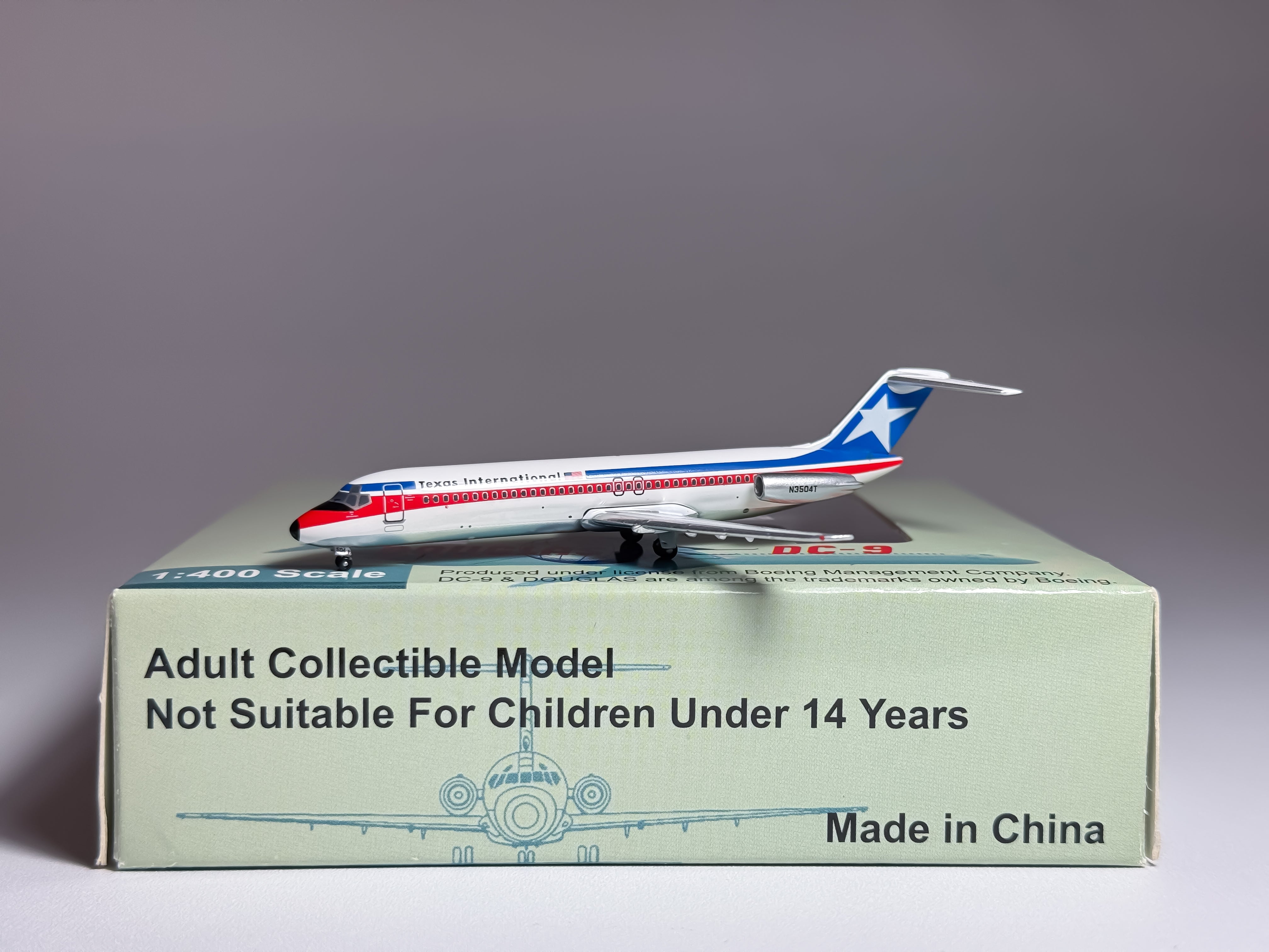 Texas International Douglas DC-9-30 1:400 Aeroclassics N3504T (ACN3504T)