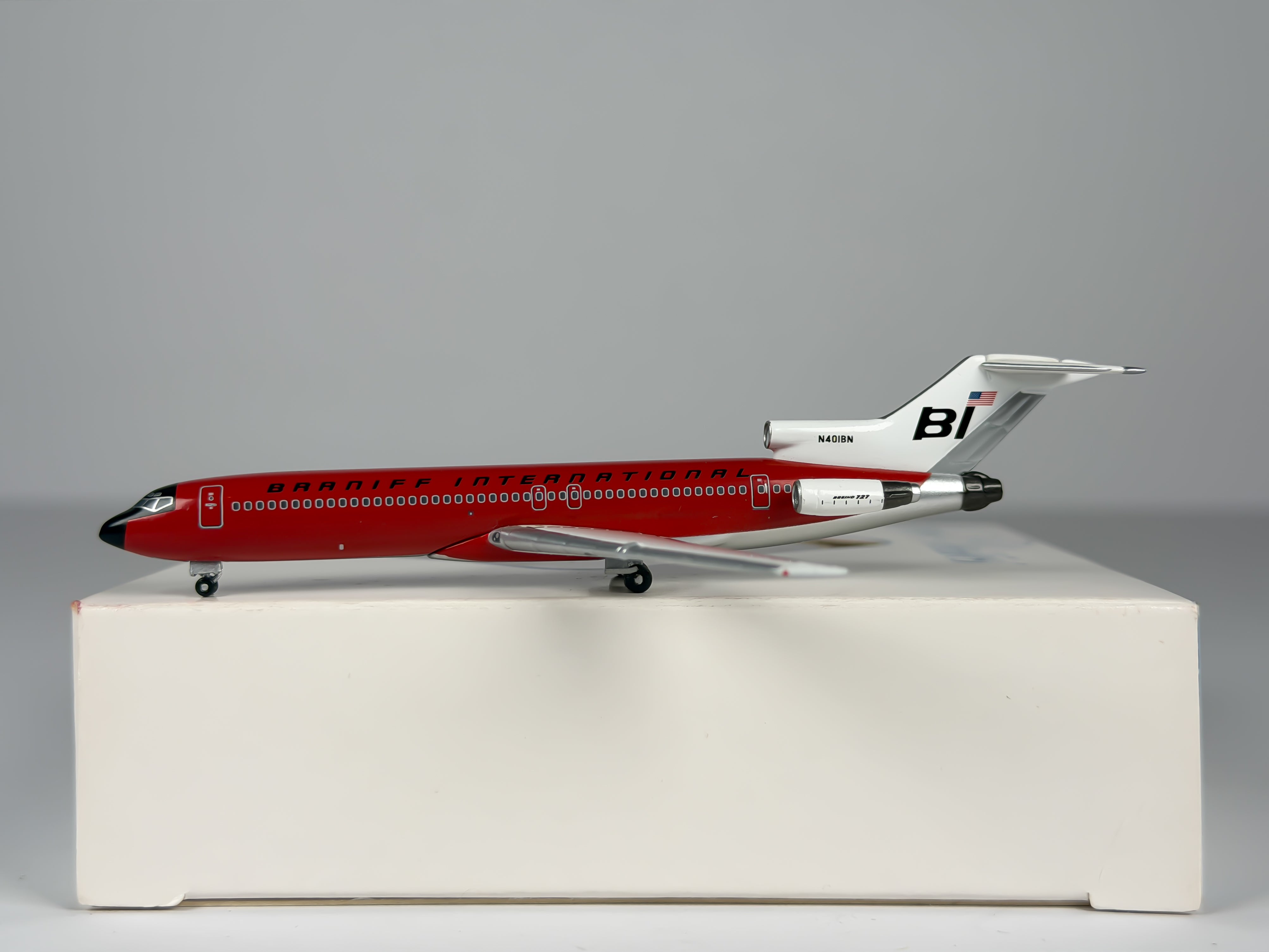 Braniff International Boeing 727-200 1:400 Aeroclassics N401BN (ACN401BN)
