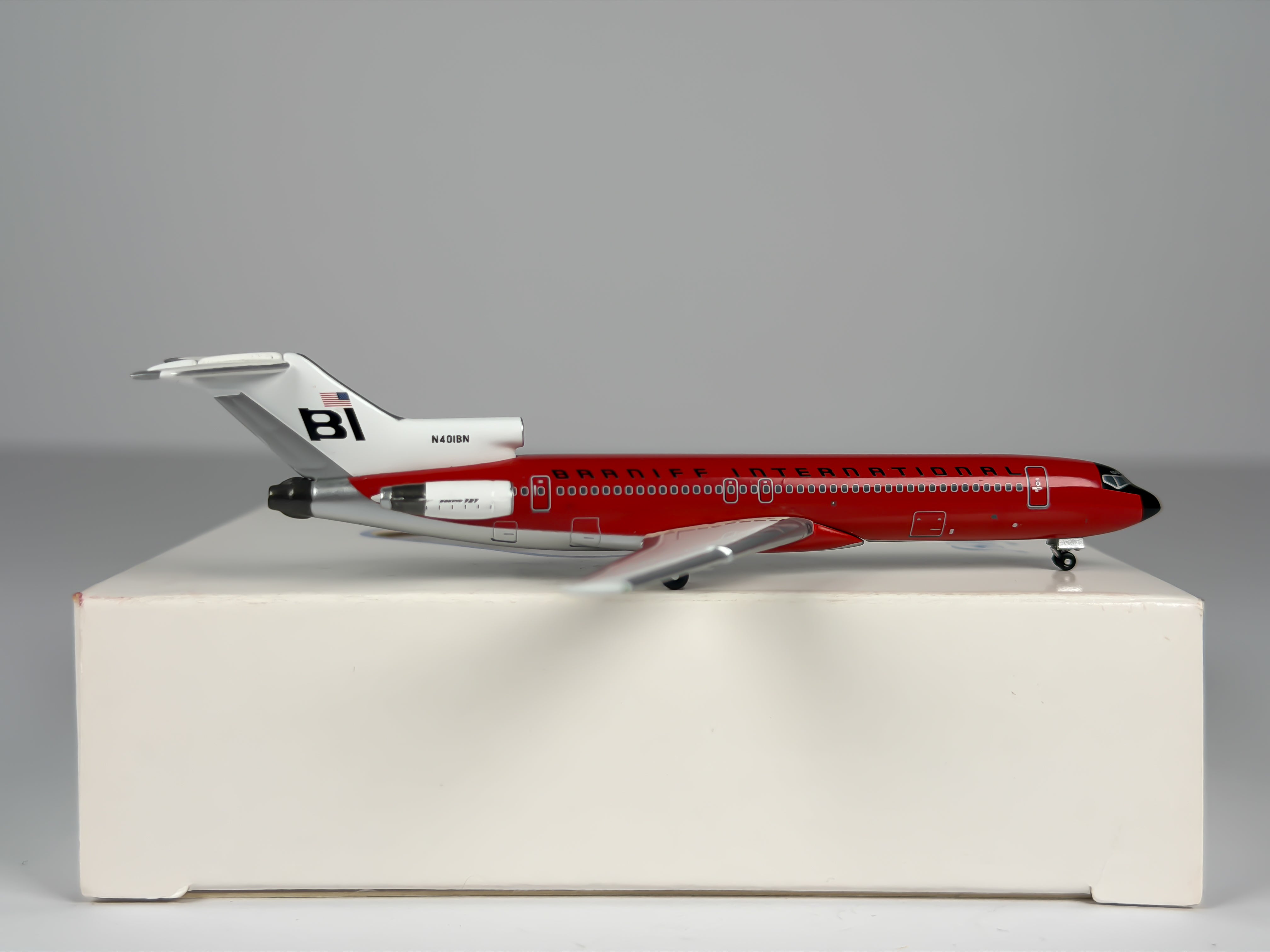 Braniff International Boeing 727-200 1:400 Aeroclassics N401BN (ACN401BN)