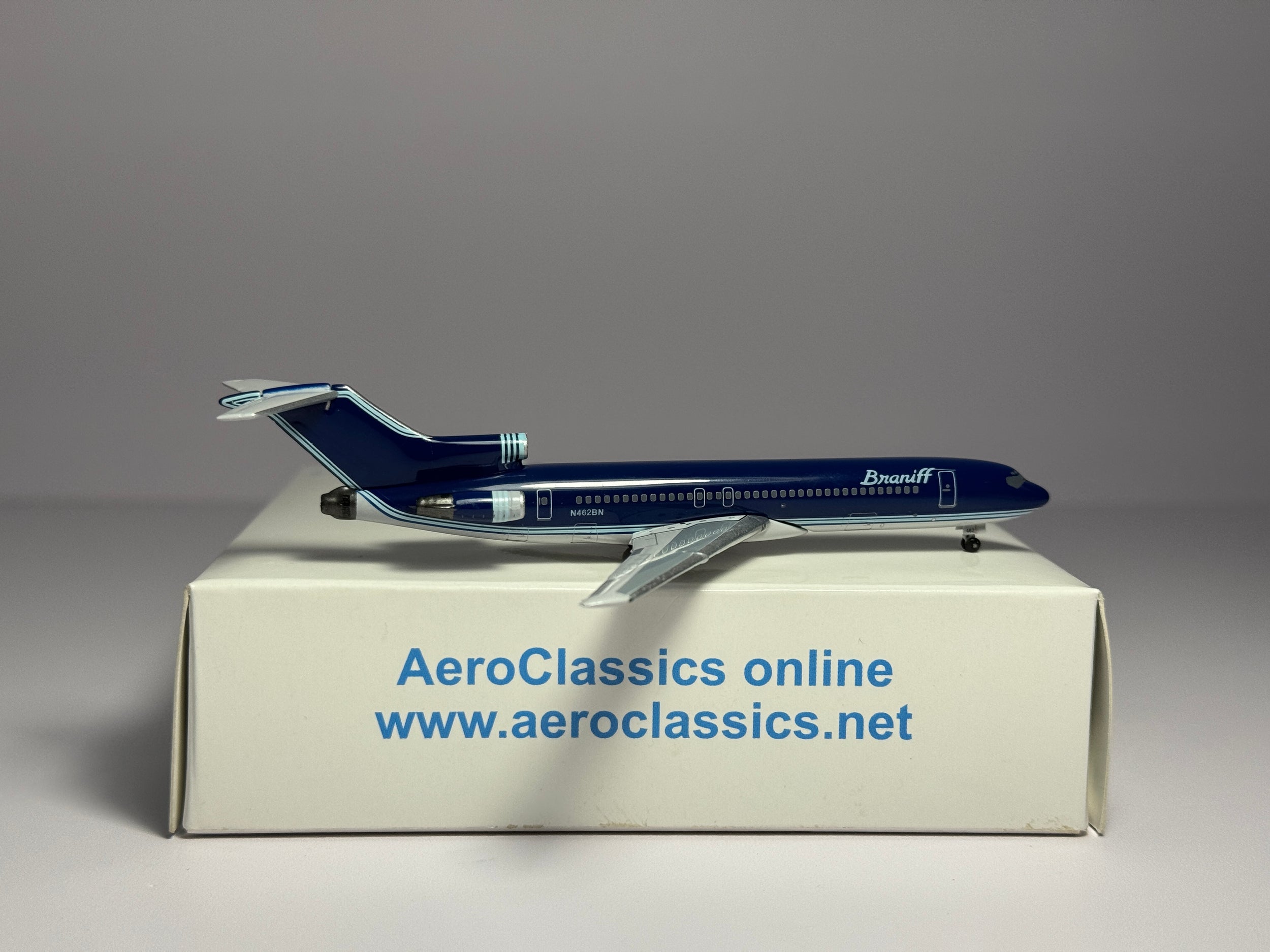 Aeroclassics 1:400 Braniff Boeing 727-200 N462BN Ultra Blue ACN462BN