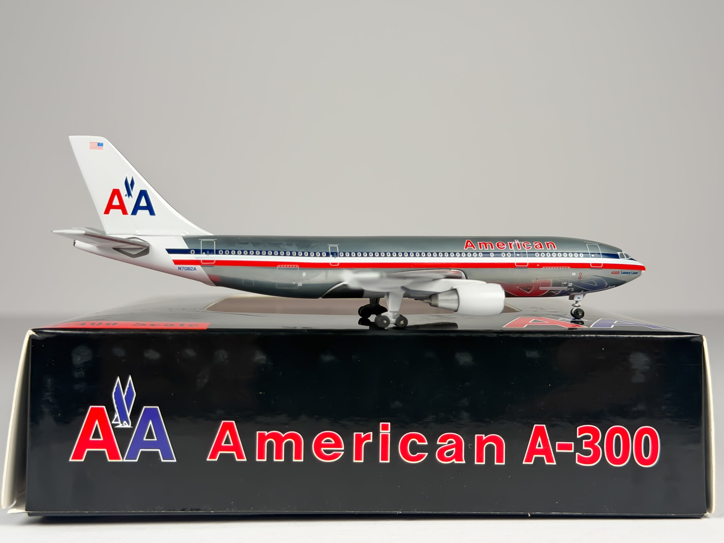 American Airlines Airbus A300 1:400 Aeroclassics N7082A (ACN7082A)