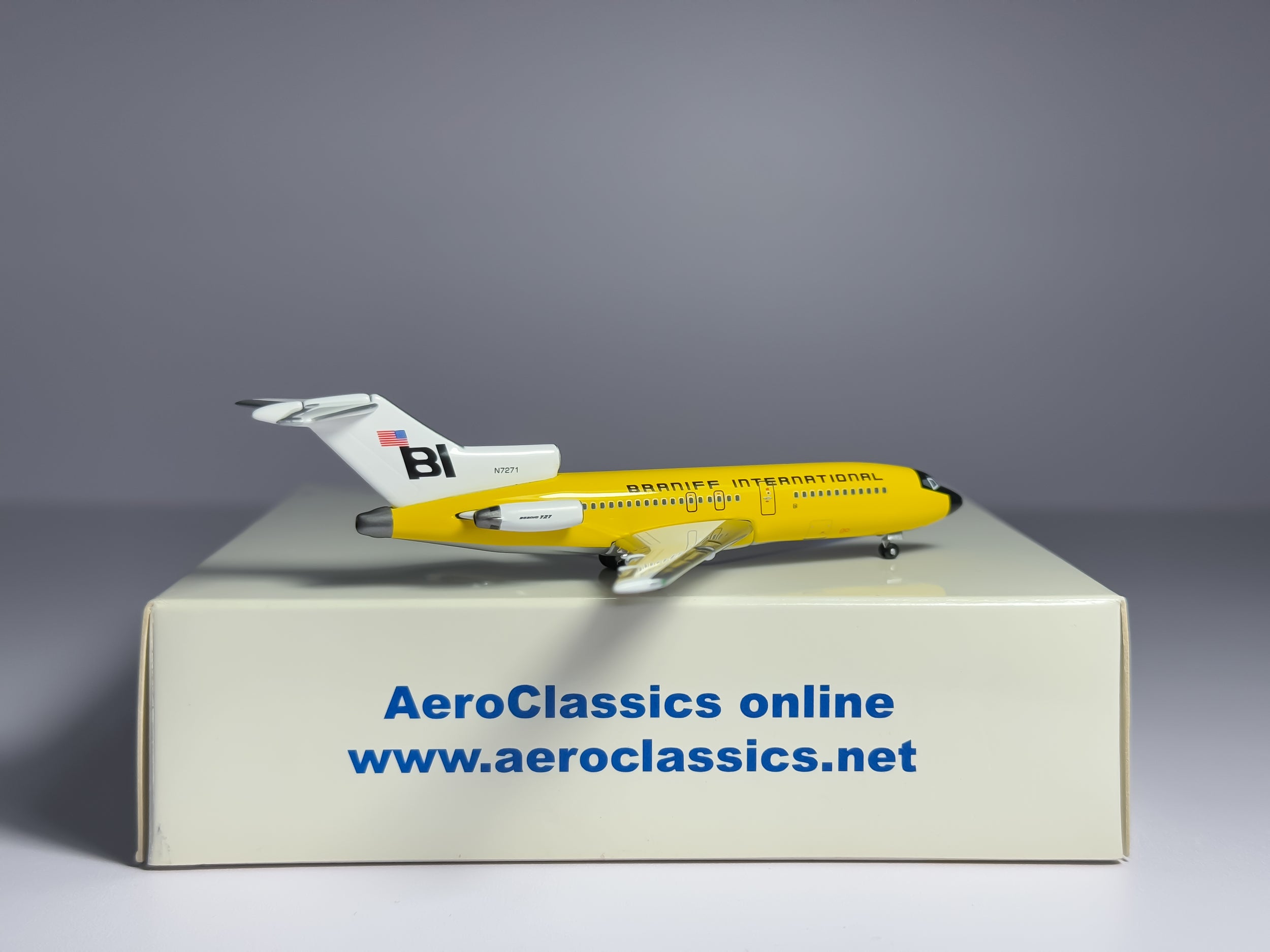 Braniff International Boeing 727-100 1:400 Aeroclassics N7271 (ACN7271)