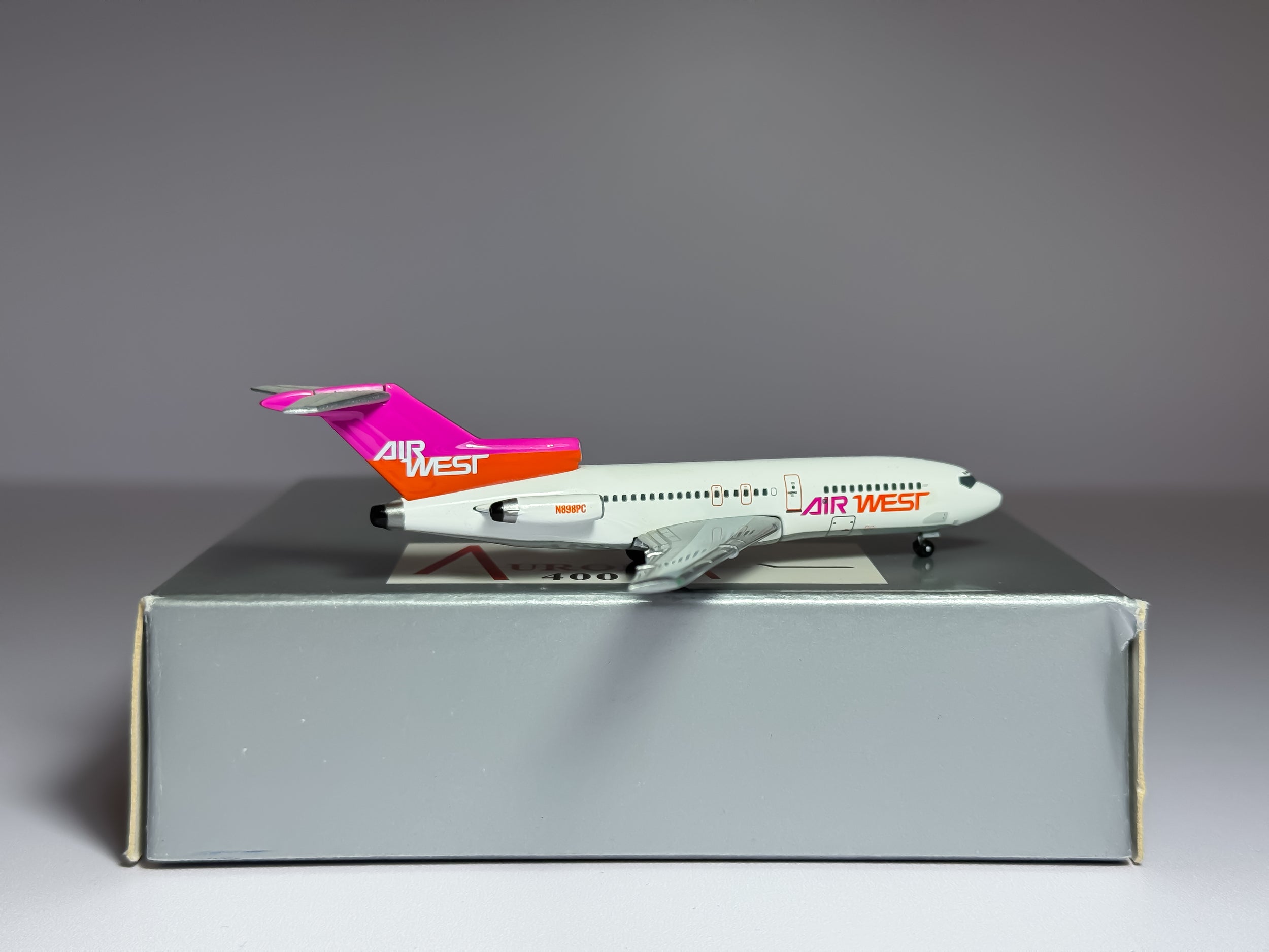 Air West Boeing 727-100 1:400 Aeroclassics N898PC (ACN898PC)