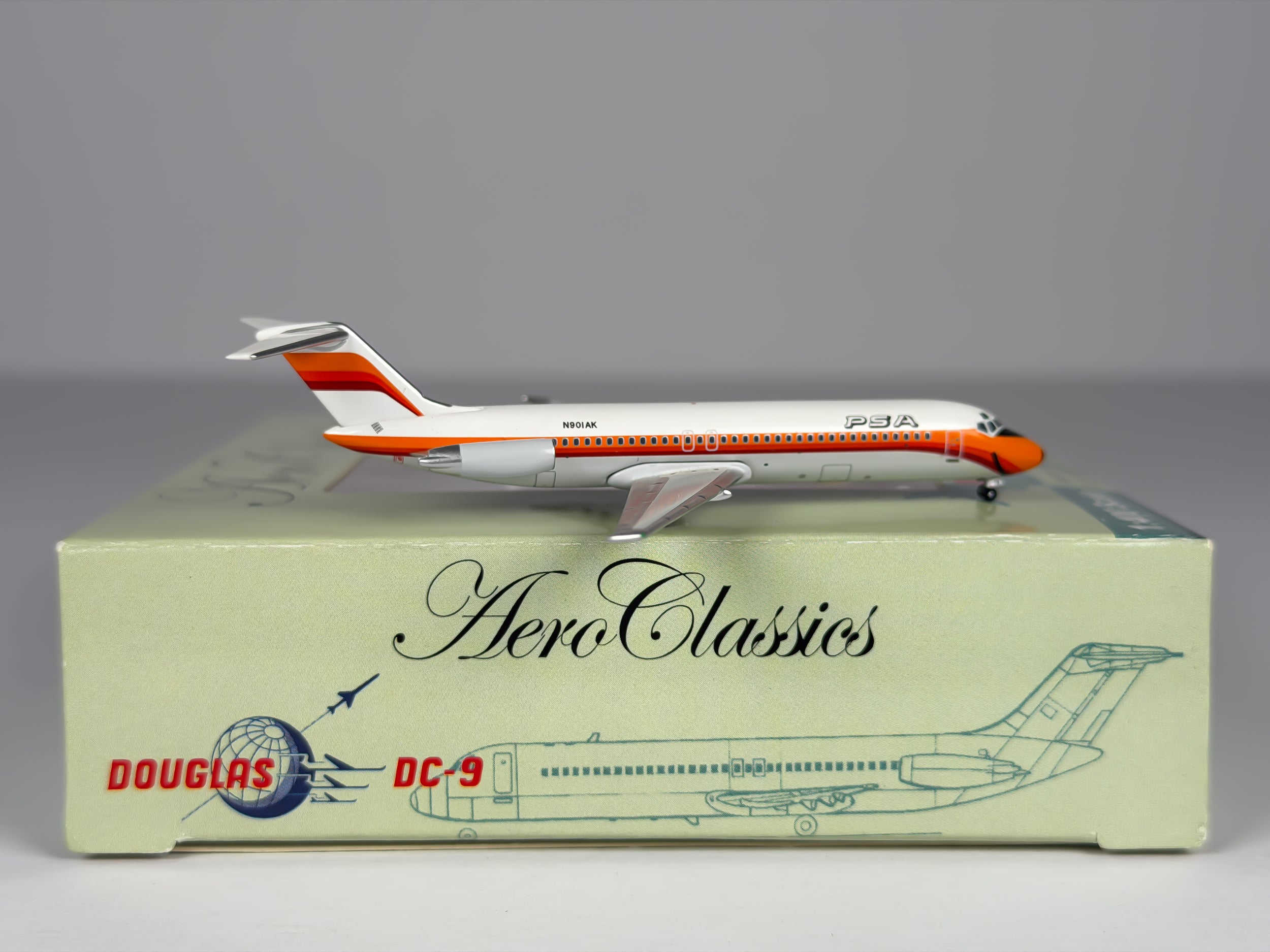 Pacific Southwest Airlines (PSA) Douglas DC-9-30 1:400 Aeroclassics N901AK (ACN901AK)