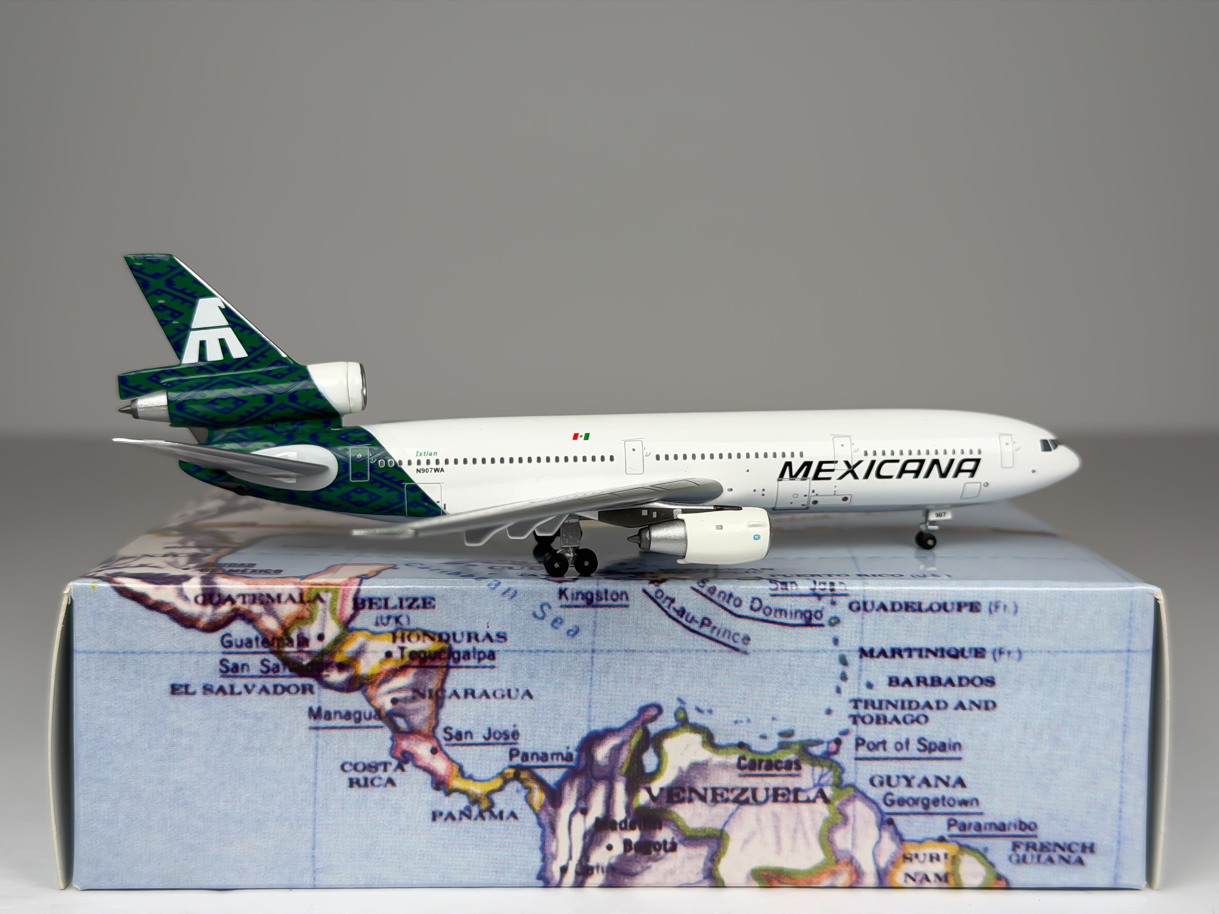 Mexicana McDonnell Douglas DC-10-10 1:400 Diecast Aircraft